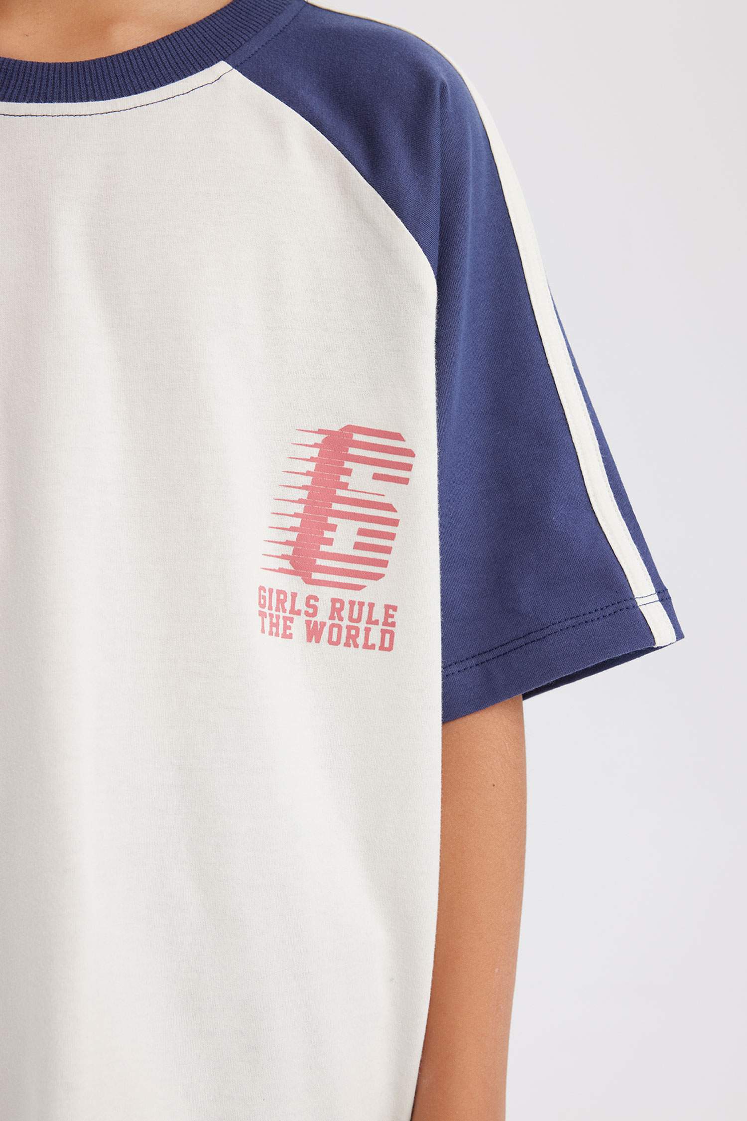 Girl Oversize Fit Crew Neck Short Sleeve T-Shirt