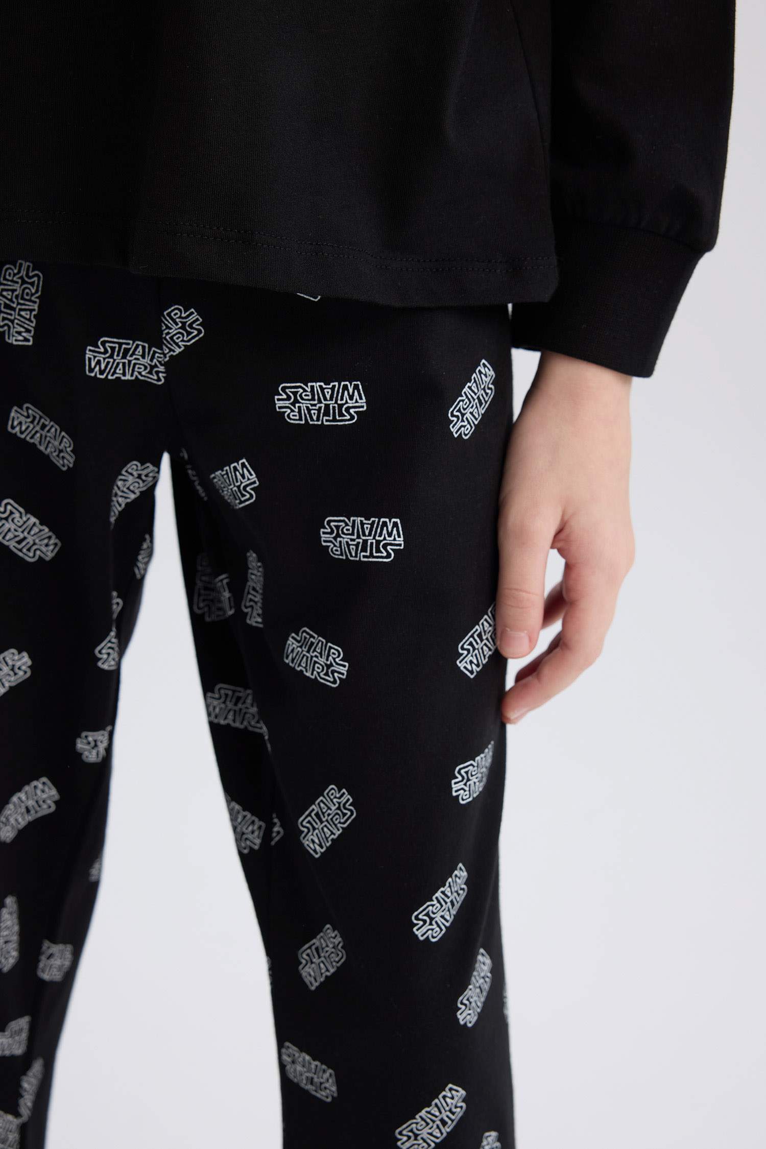 Boy Star Wars Long Sleeve Top Bottom 2 Piece Pajama Set
