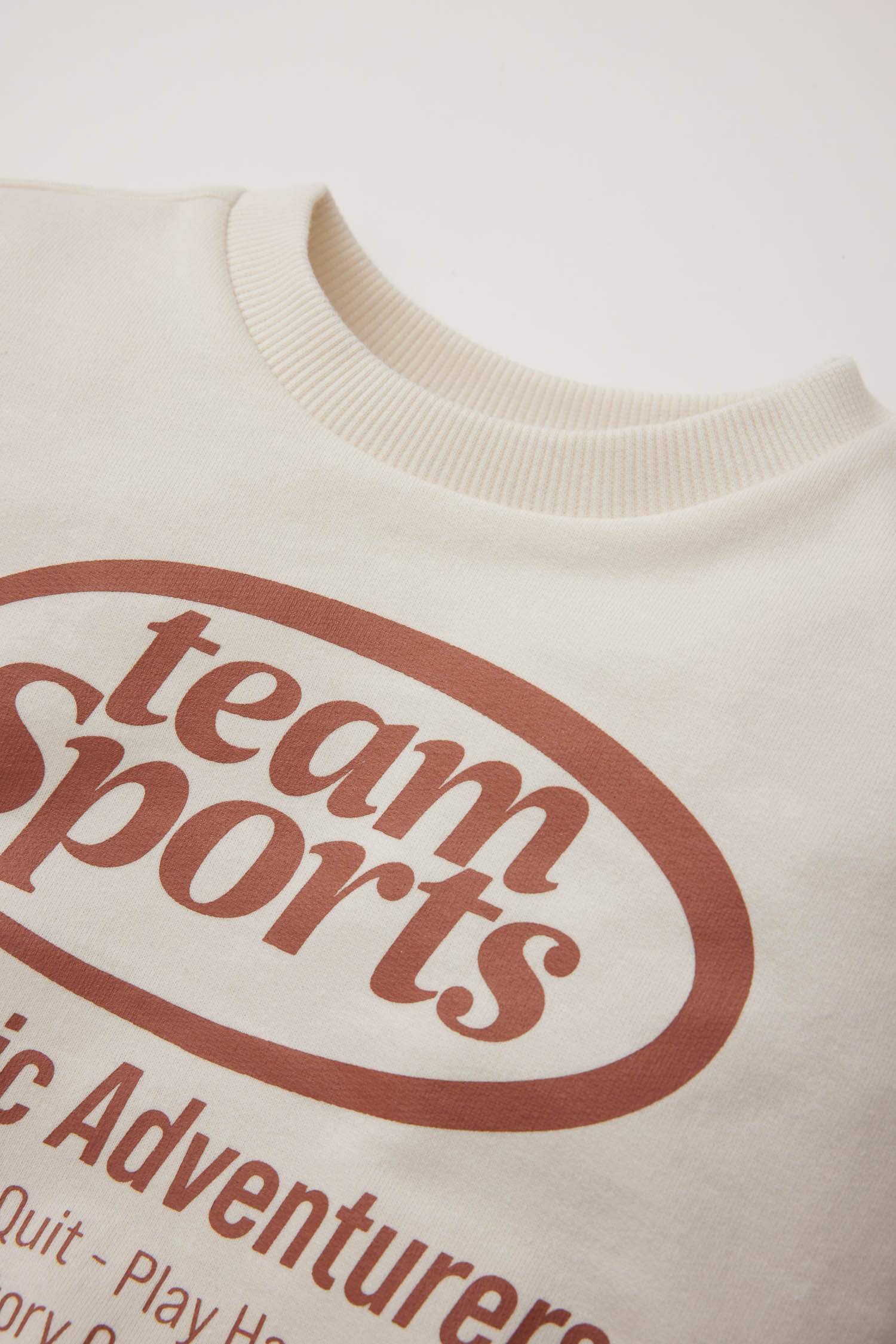 سويت شيرت ولادي قصة عادية مطبوع