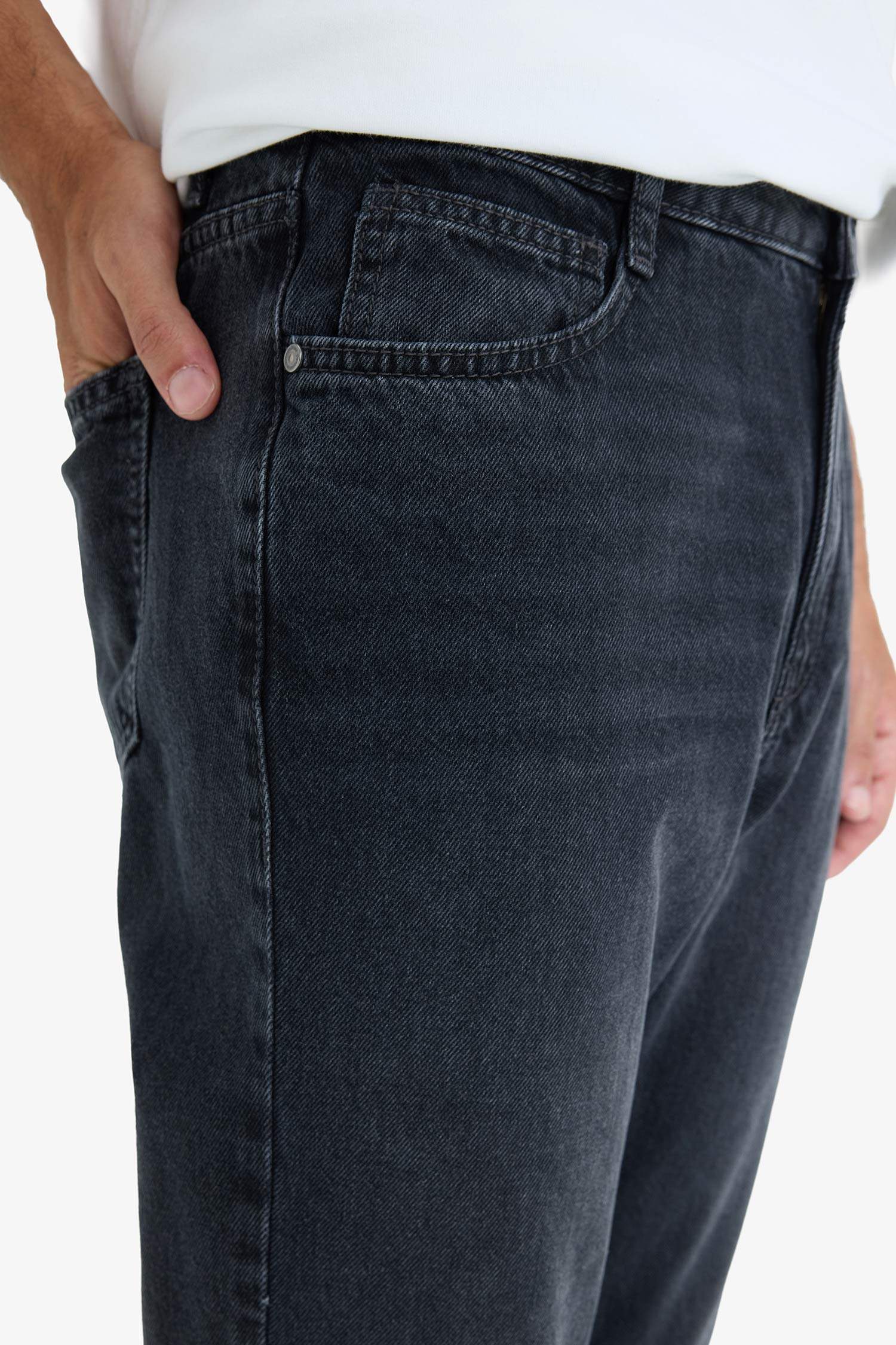 بنطرون جينز 90’S سليم فيت برجل ضيق وخصر عالي