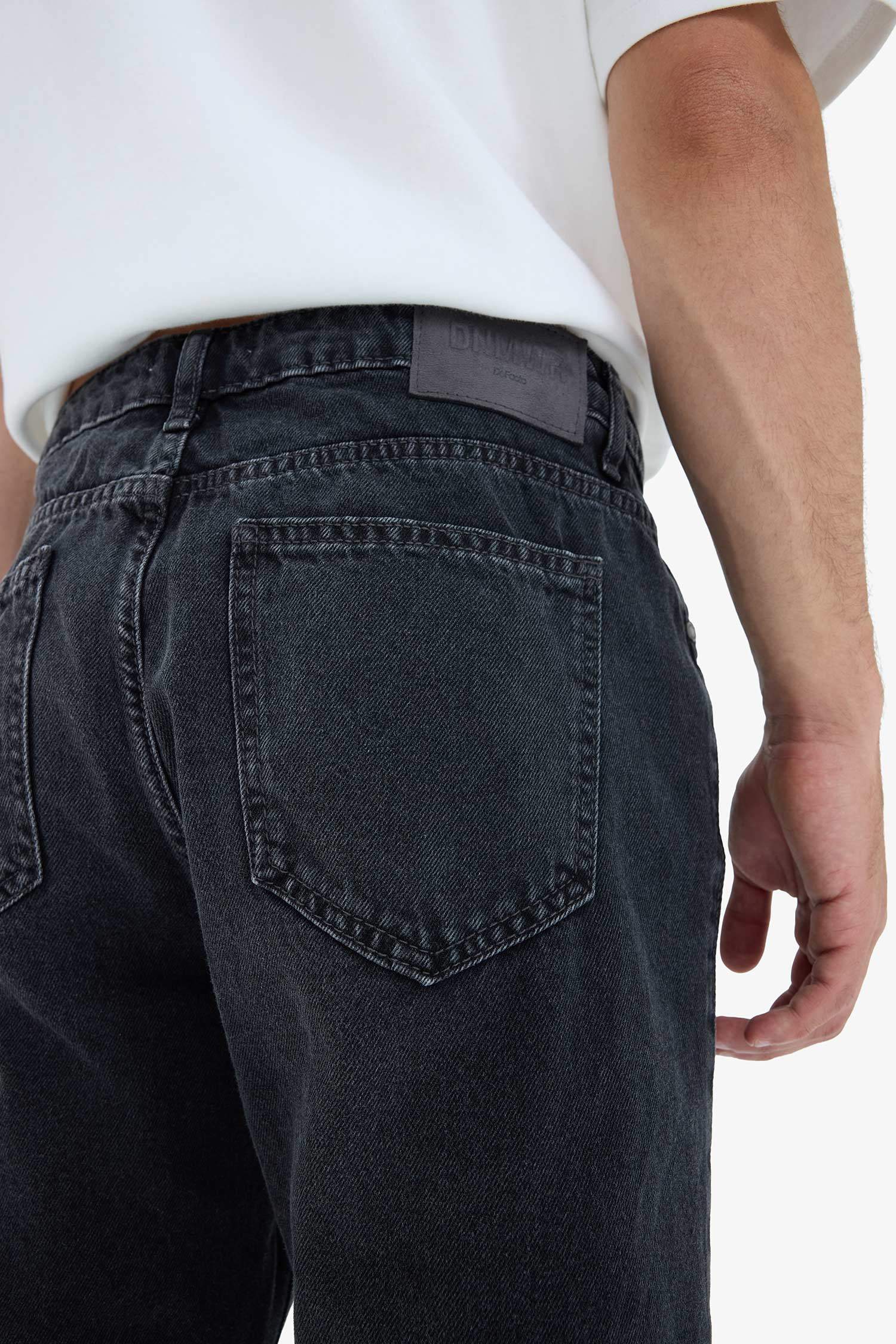 بنطرون جينز 90’S سليم فيت برجل ضيق وخصر عالي