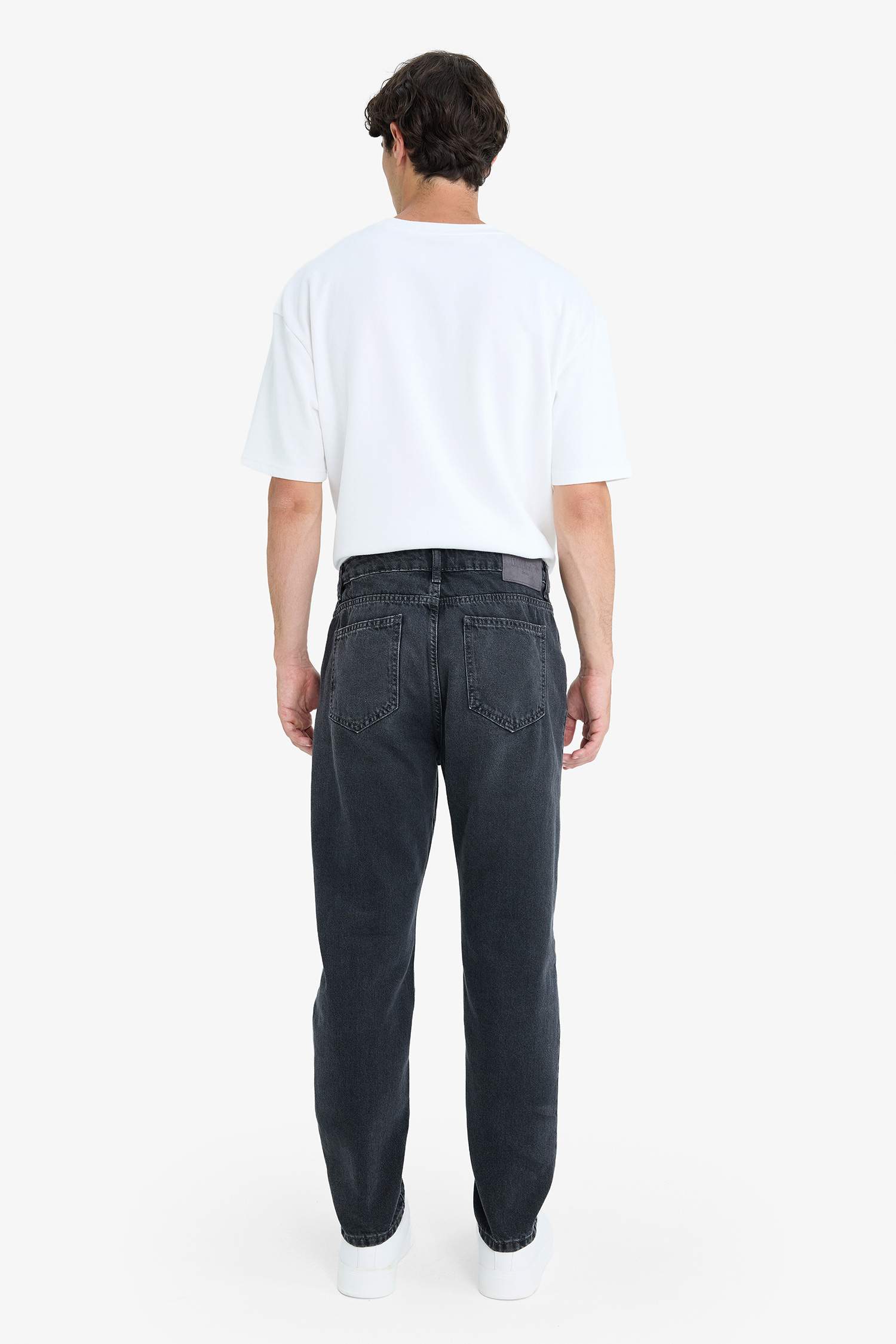 بنطرون جينز 90’S سليم فيت برجل ضيق وخصر عالي