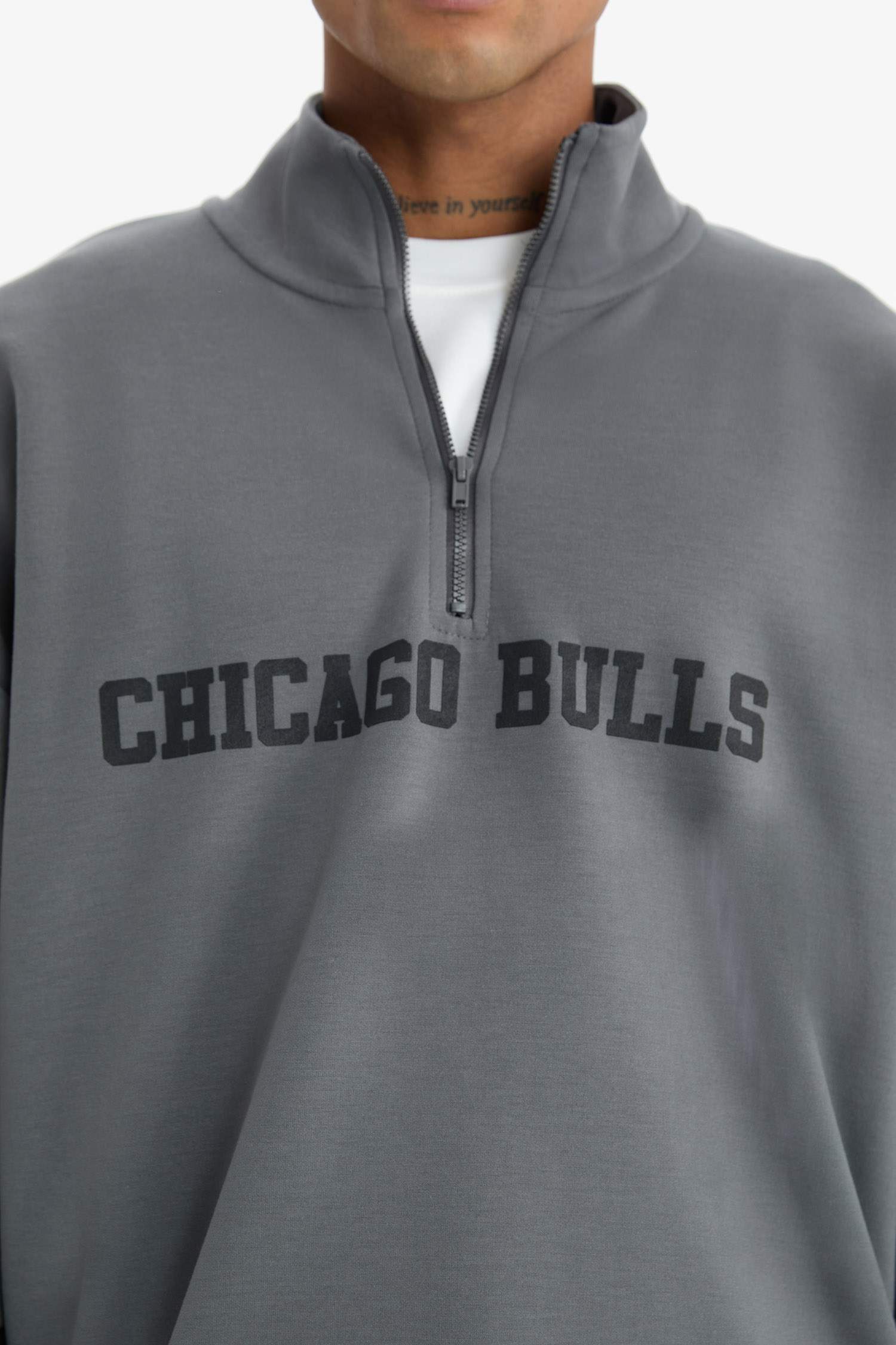 DeFactoFit NBA Chicago Bulls Oversize Geniş Kalıp Fermuarlı Dik Yaka Skuba Dalgıç Kumaş Sweatshirt