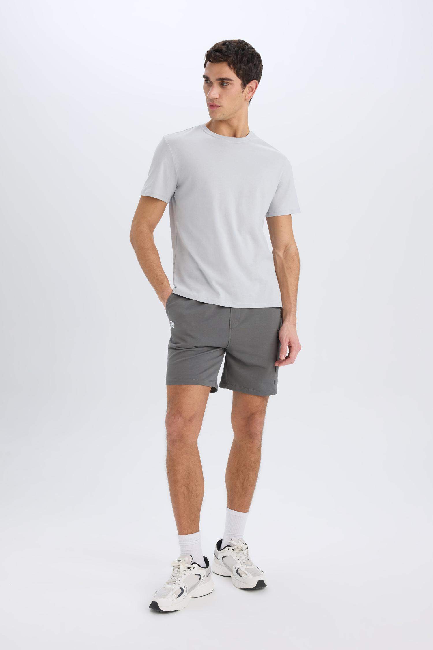 شورت قصير قصة عادية بجيب من Brooklyn Nets