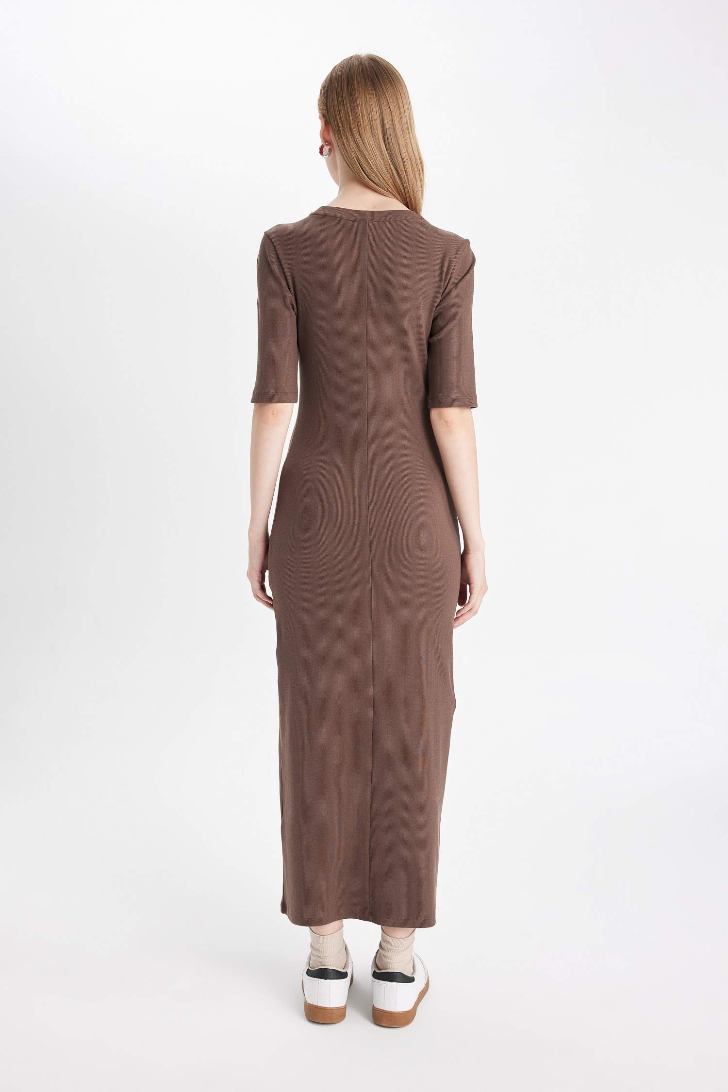 فستان طويل بيزك سادة مضلع بوديكون بياخة مستديرة