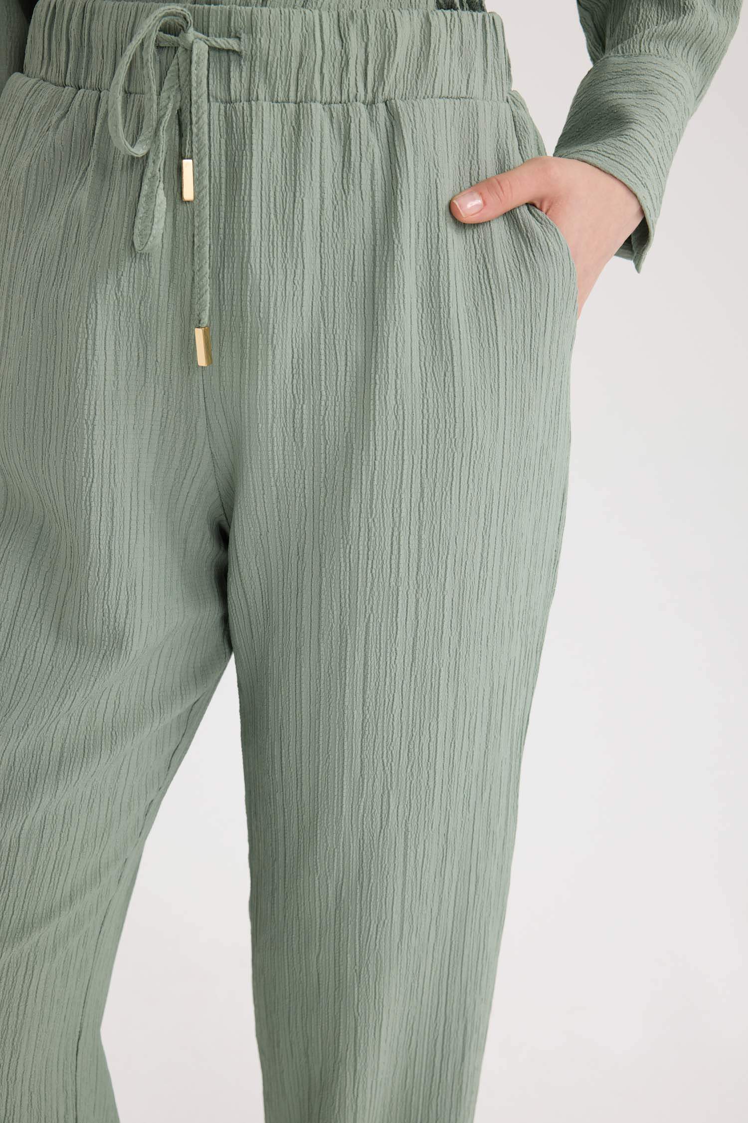 Straight Fit Cep Detaylı Standart Paça Krinkıl Kumaş Pantolon