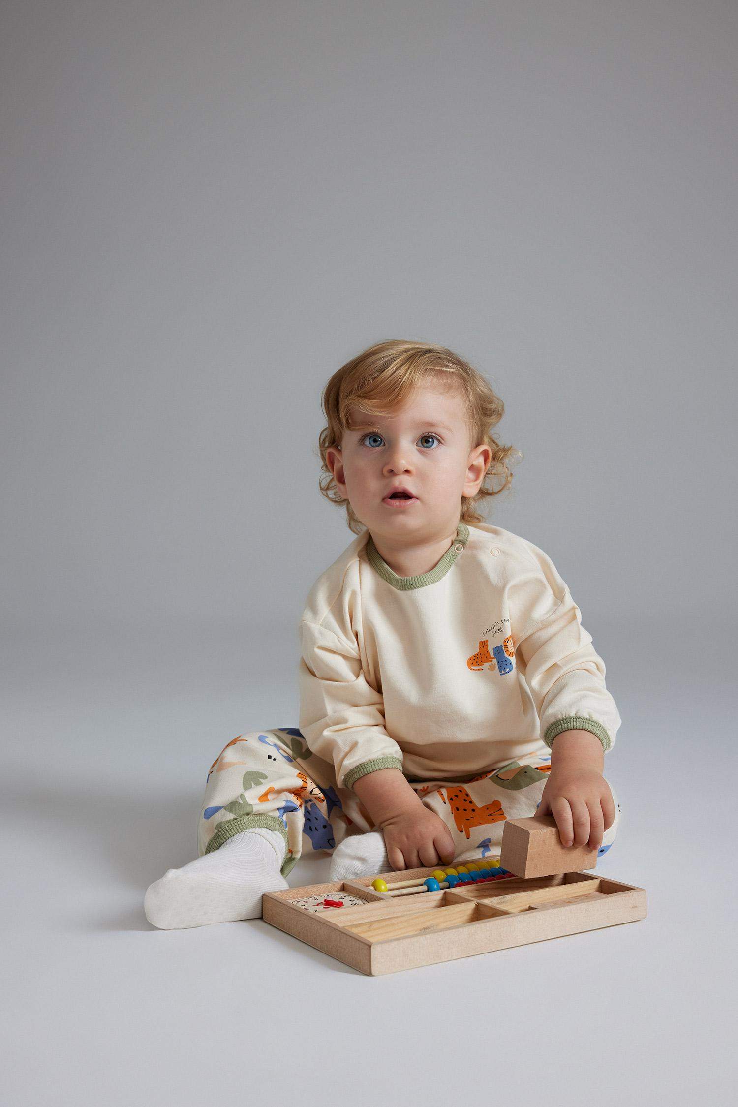 Erkek Bebek 2'li Takım Safari Baskılı Uzun Kollu Sweatshirt Beli Lastikli Eşofman Altı