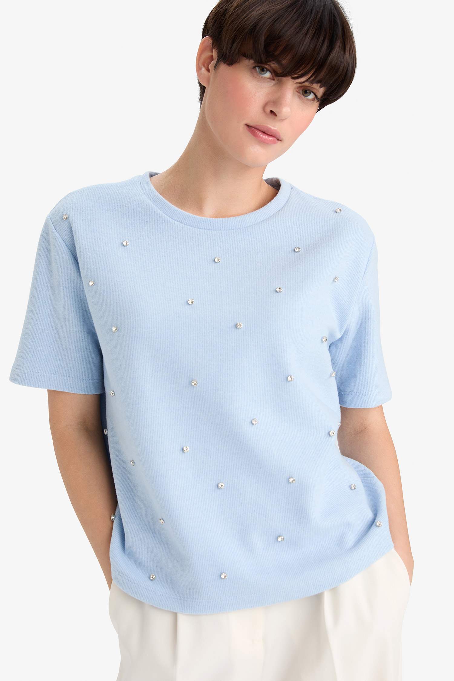 تيشيرت نص ردن بياخة مستديرة وقصة عادية