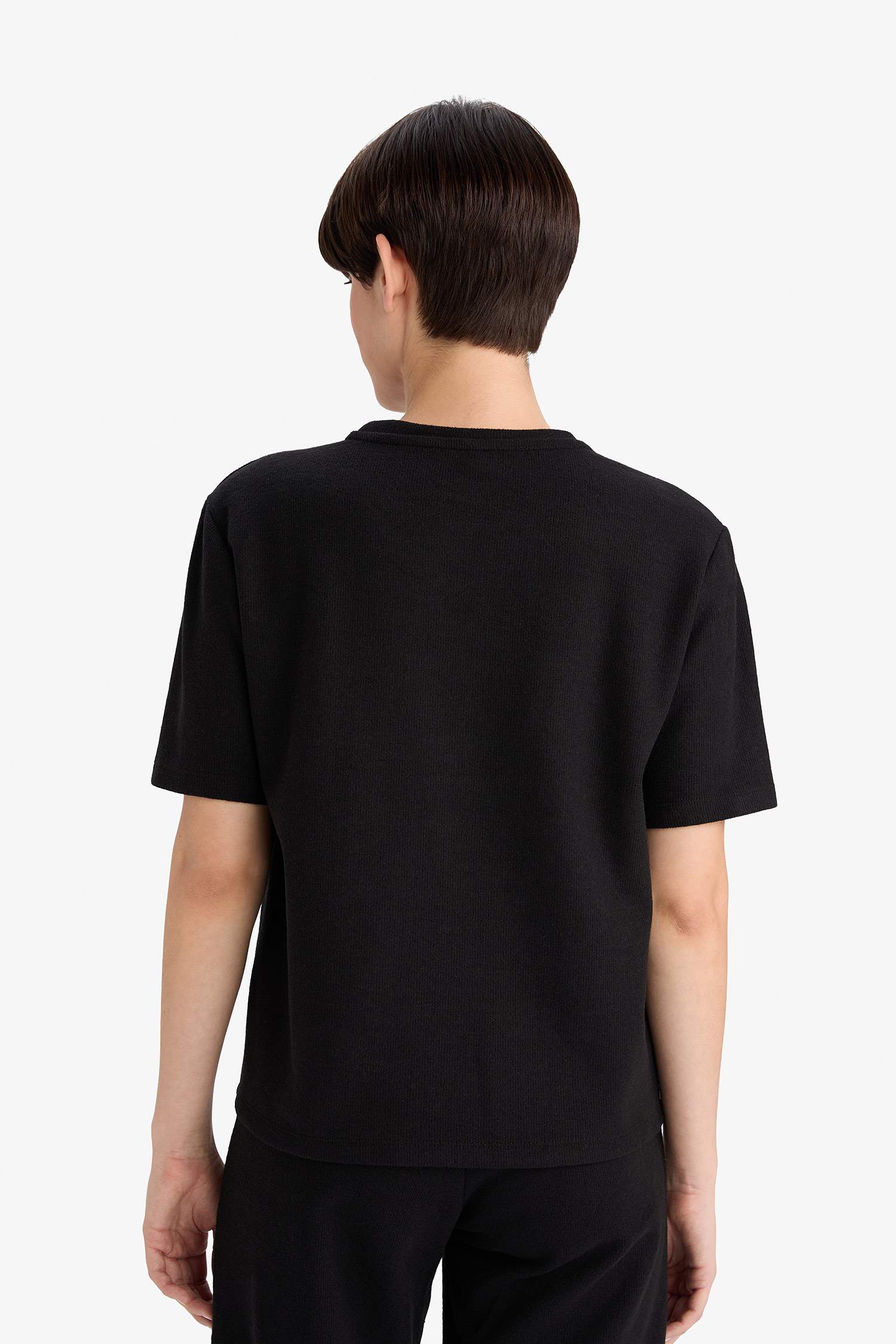 تي شيرت كاجوال نص كم قصة عادية بياقة مستديرة