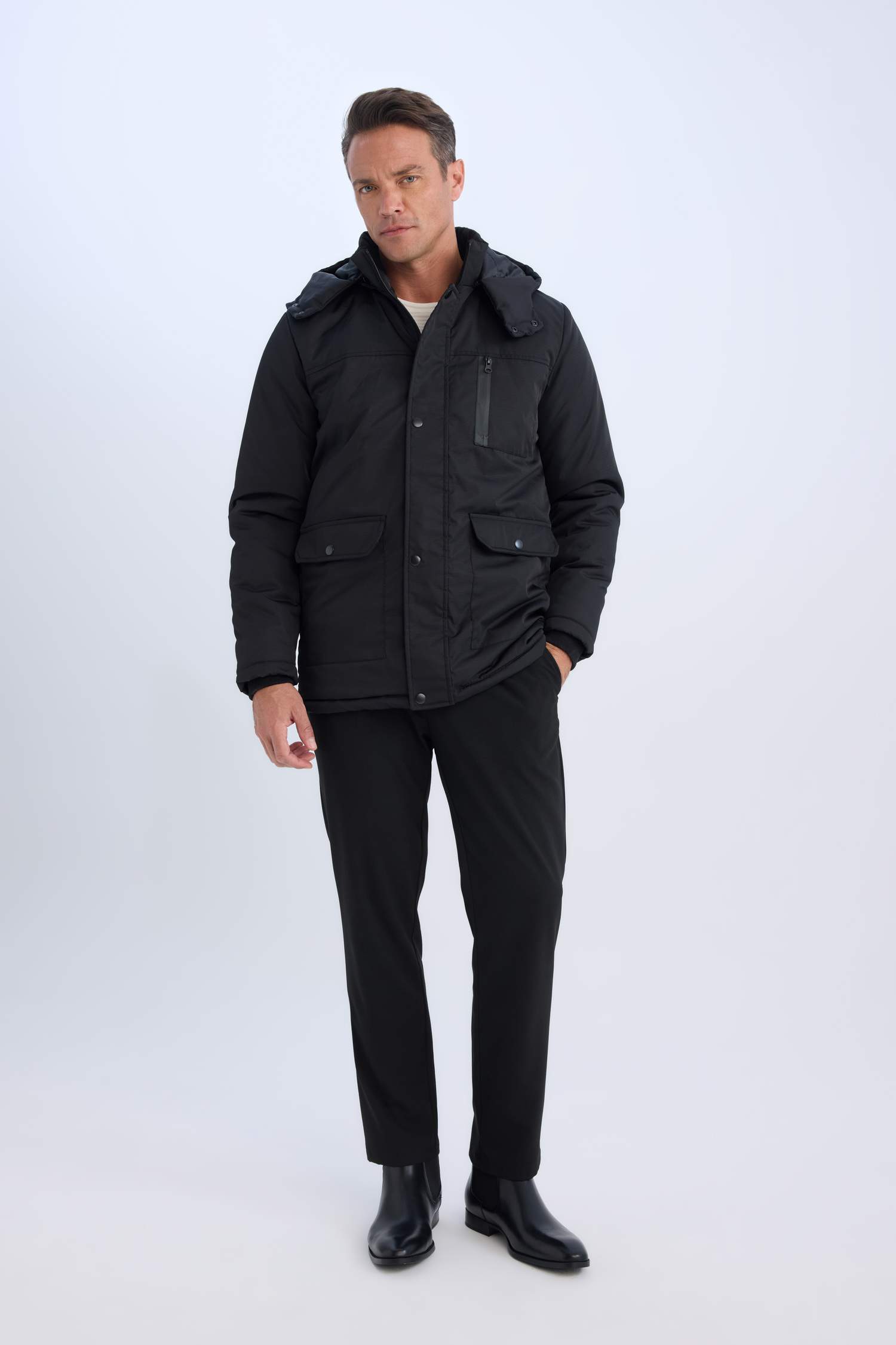 Su İtici Kapüşonlu Fermuarlı Çıtçıt Kapamalı Cepli Tafta Mont