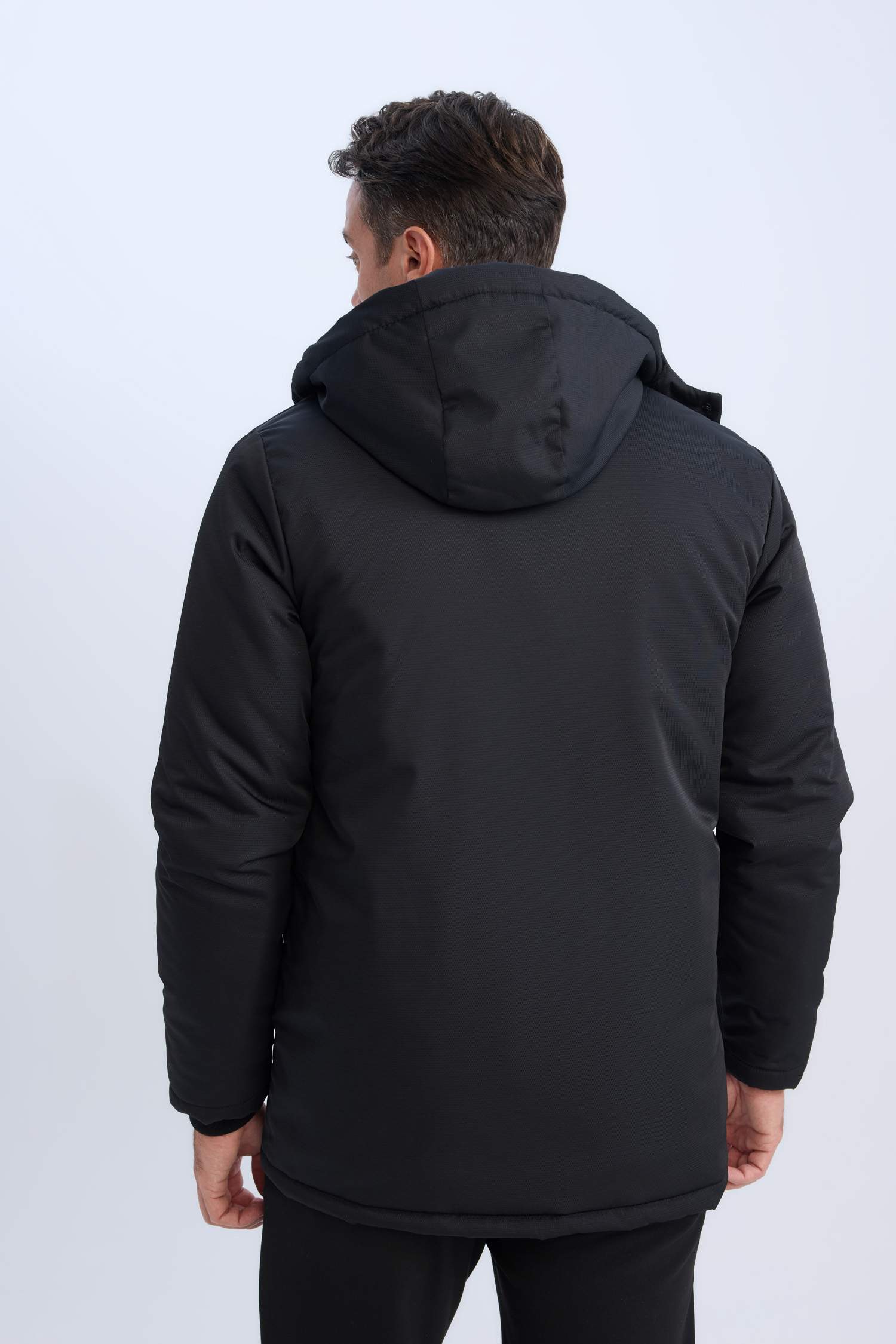 Su İtici Kapüşonlu Fermuarlı Çıtçıt Kapamalı Cepli Tafta Mont