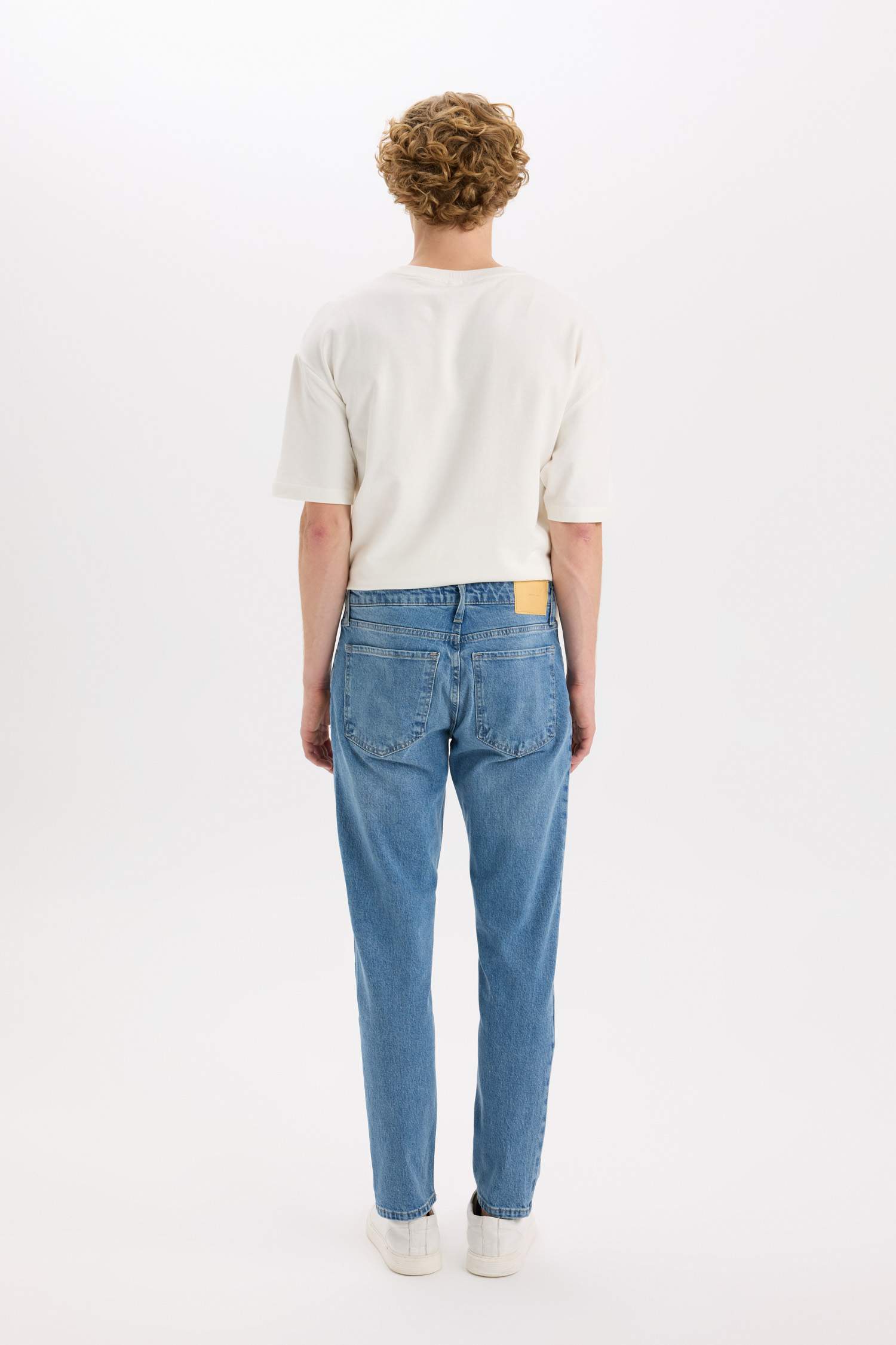 Slim Tapered Fit Dar Kalıp Normal Bel Daralan Paça Jean Pantolon