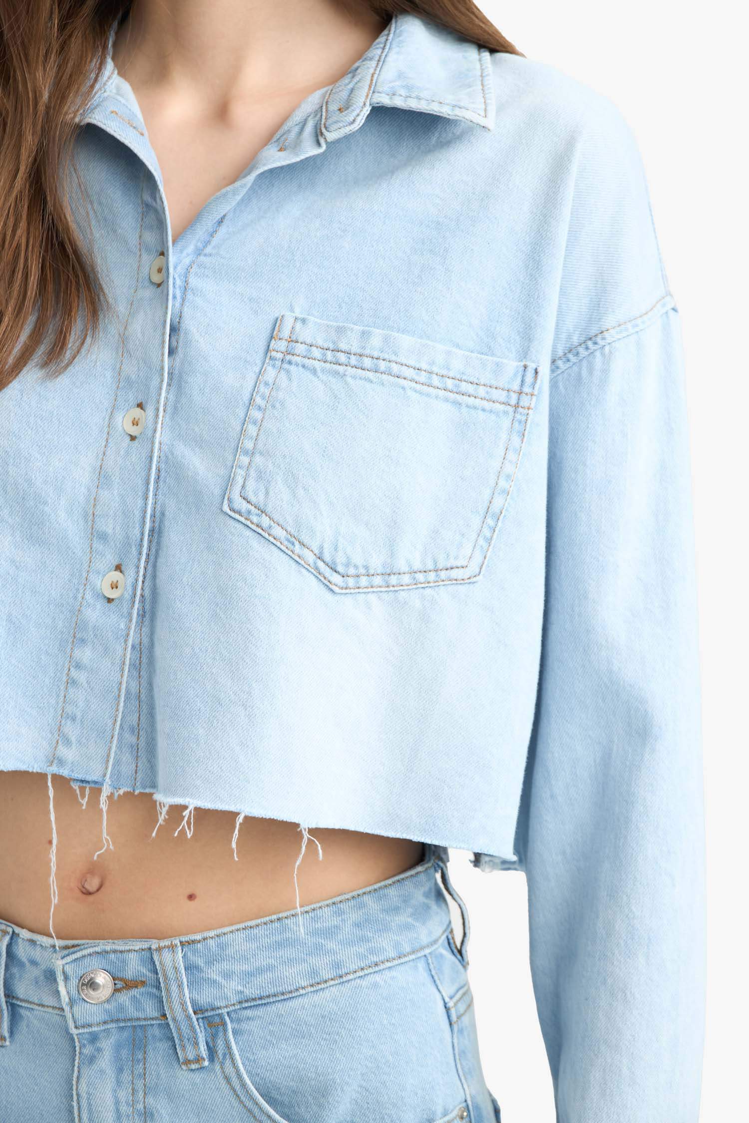 Cropped Fit Kesik Uçlu Yumuşak Jean Gömlek