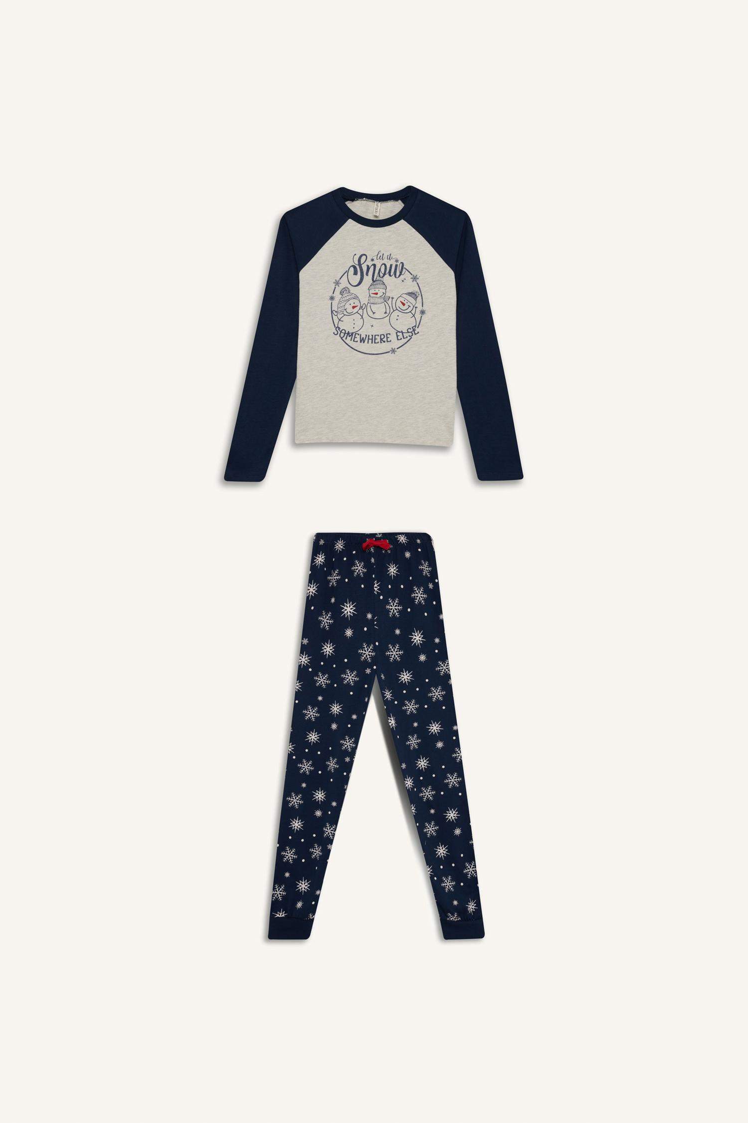 طقم بيجاما بناتي قصة عادية بطبعة كريسماس - قطعتين