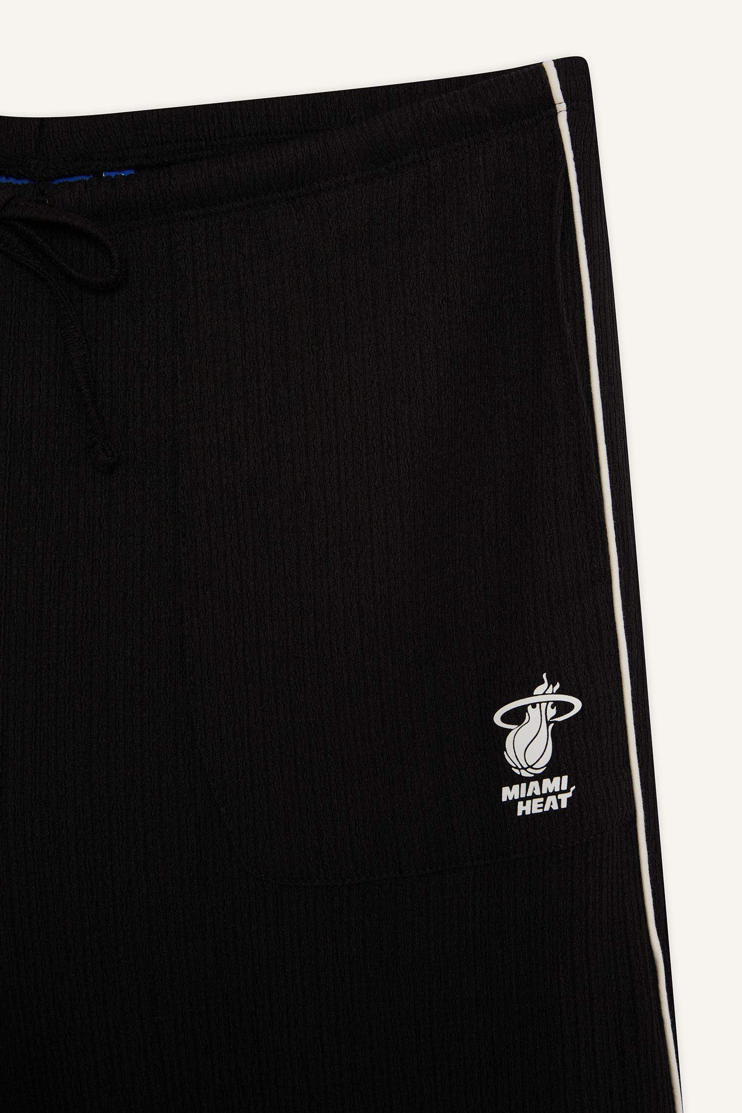 DeFactoFit NBA Miami Heat брюки с широкими штанинами, с двумя карманами, стандартной длины, из ткани с кринкл-эффектом