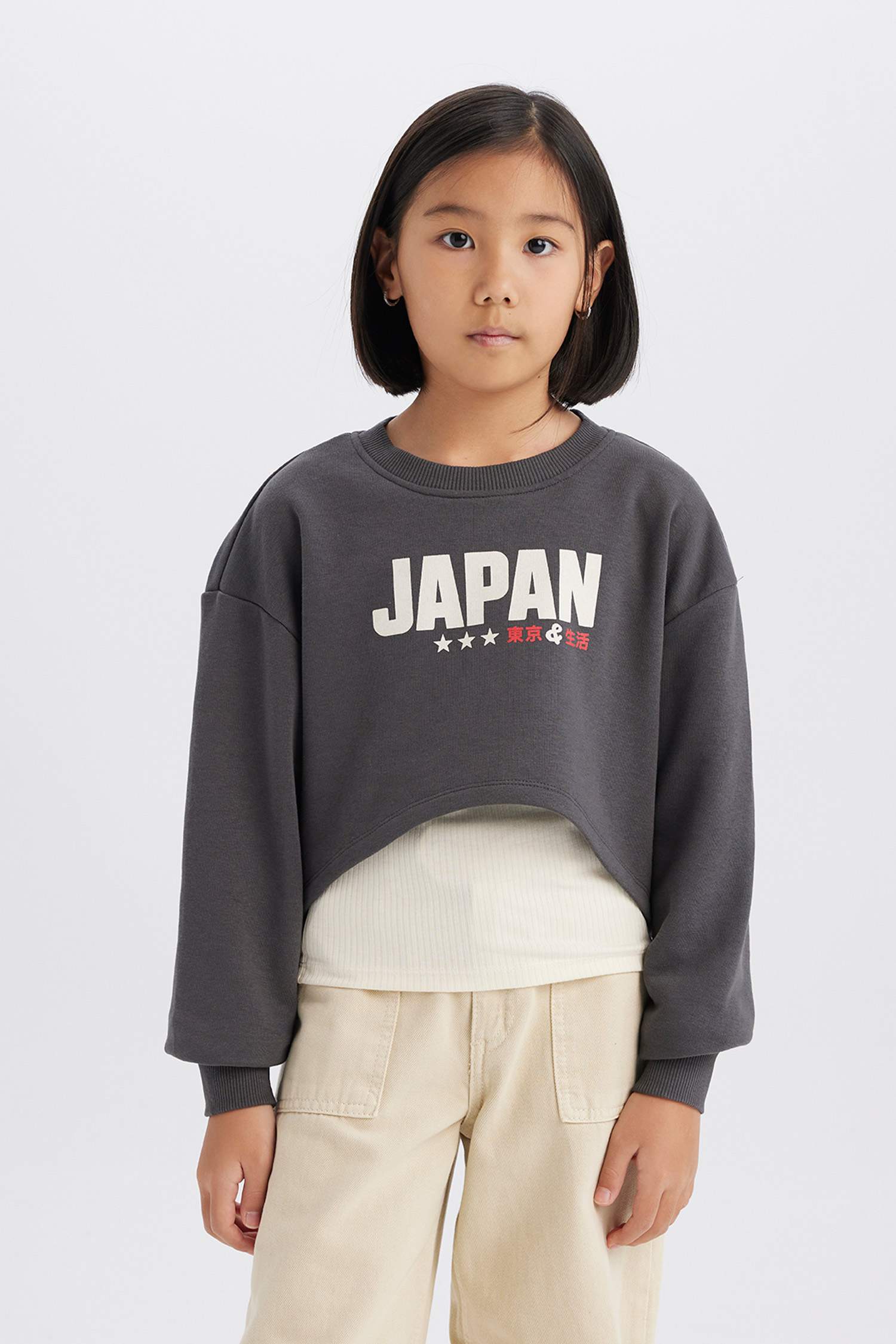 سويت شيرت بناتي قصير مطبوع برقبة مستديرة و ديباردور