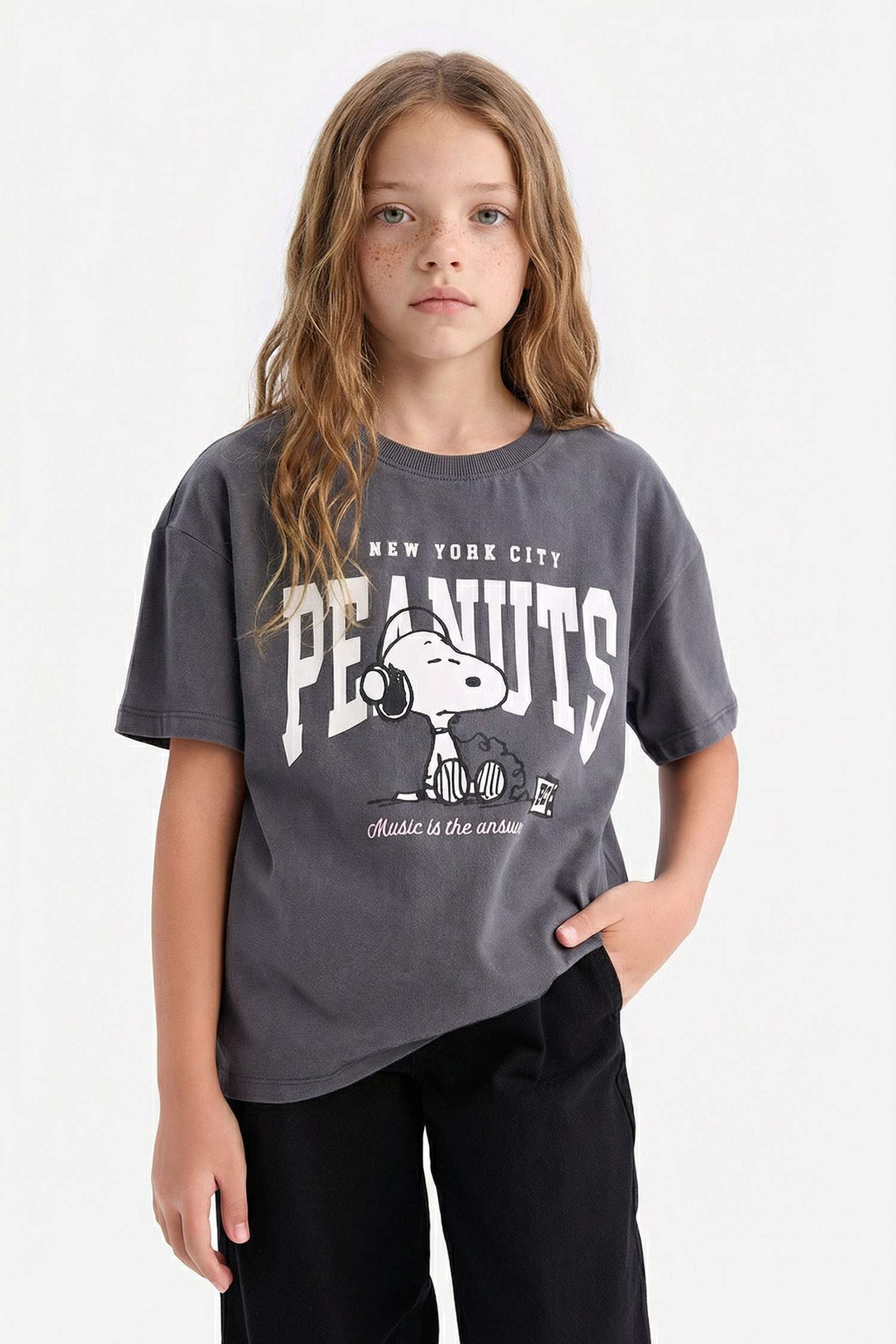 Snoopy Relax Fit Bisiklet Yaka Kısa Kollu Tişört Kız Çocuk