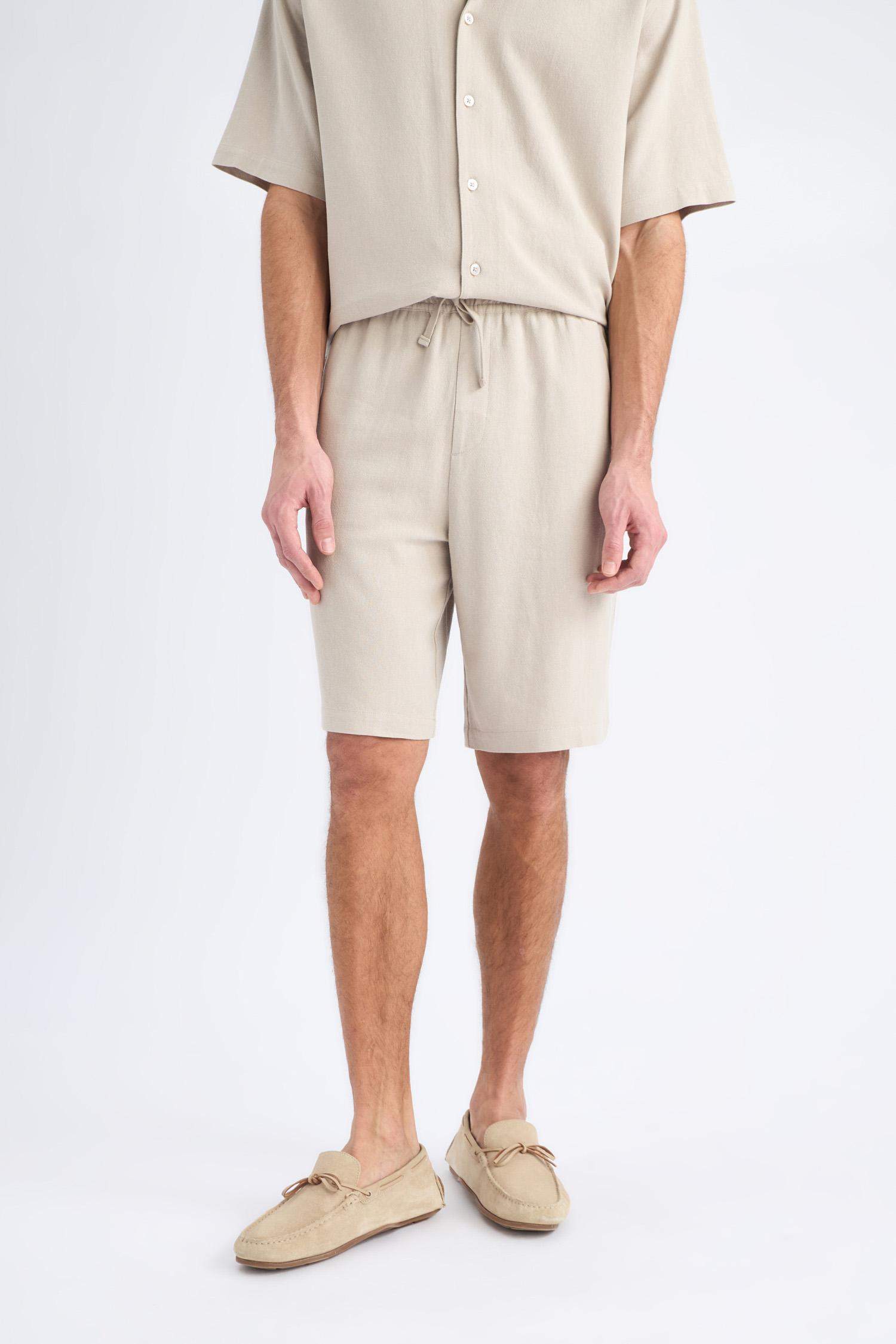 شورت قصة مريحة من مزيج الكتان