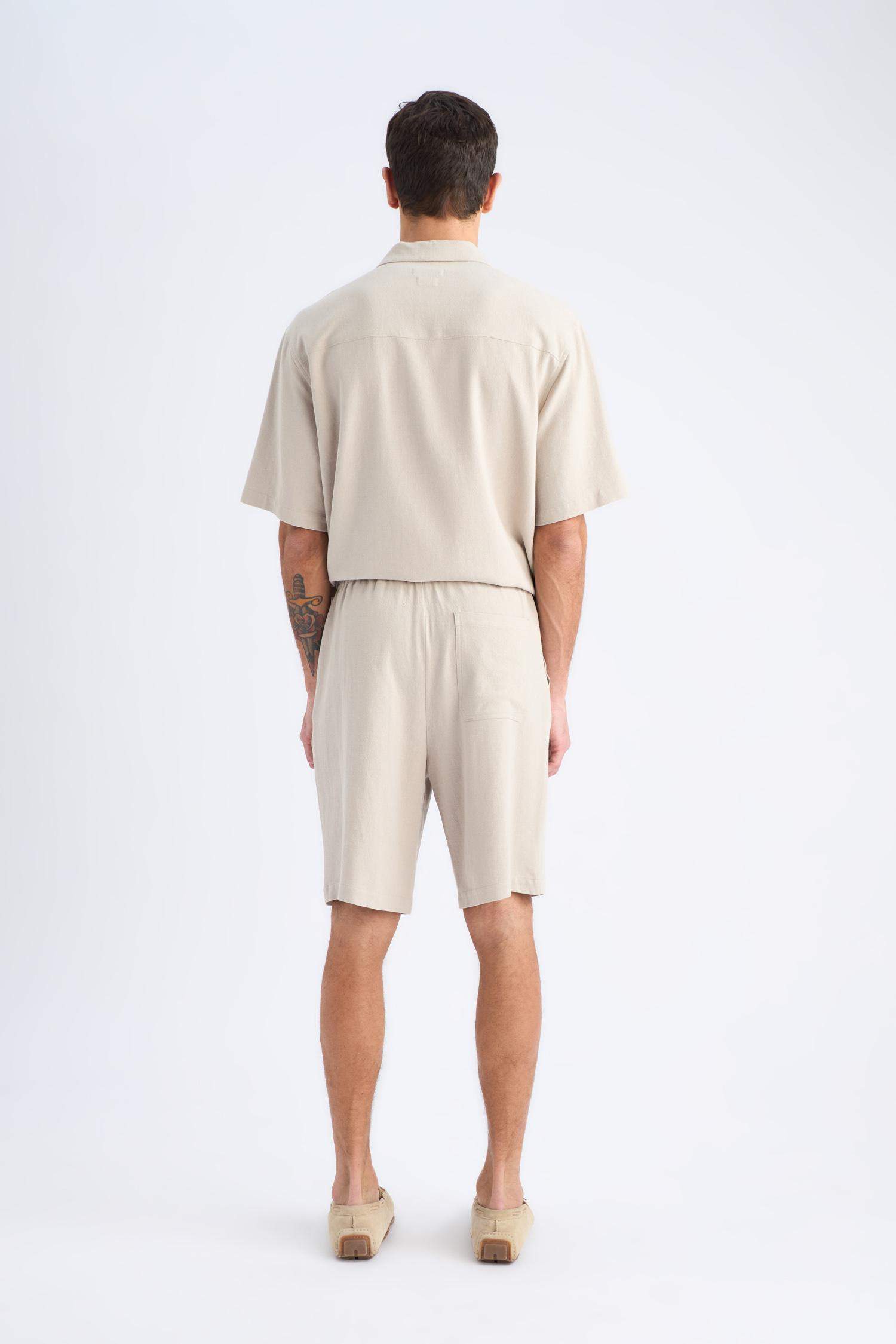 شورت قصة مريحة من مزيج الكتان