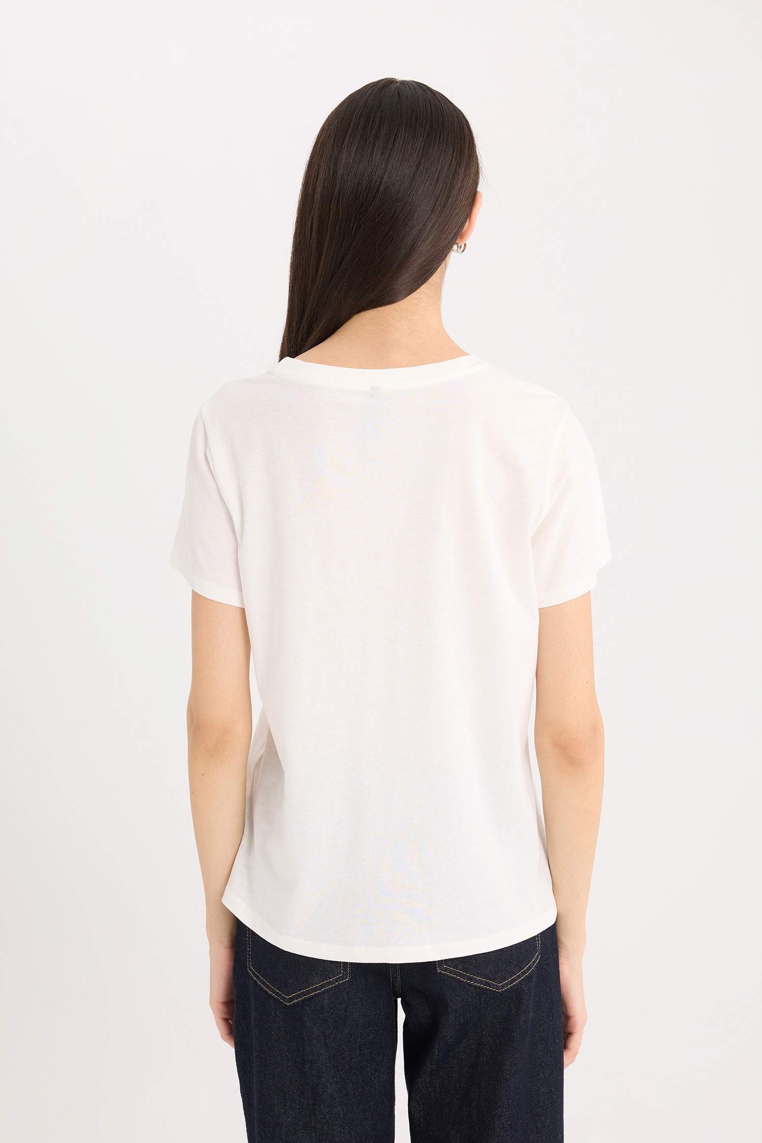 تيشيرت نص ردن بطبعة شعار قصة عادية بياخة مستديرة