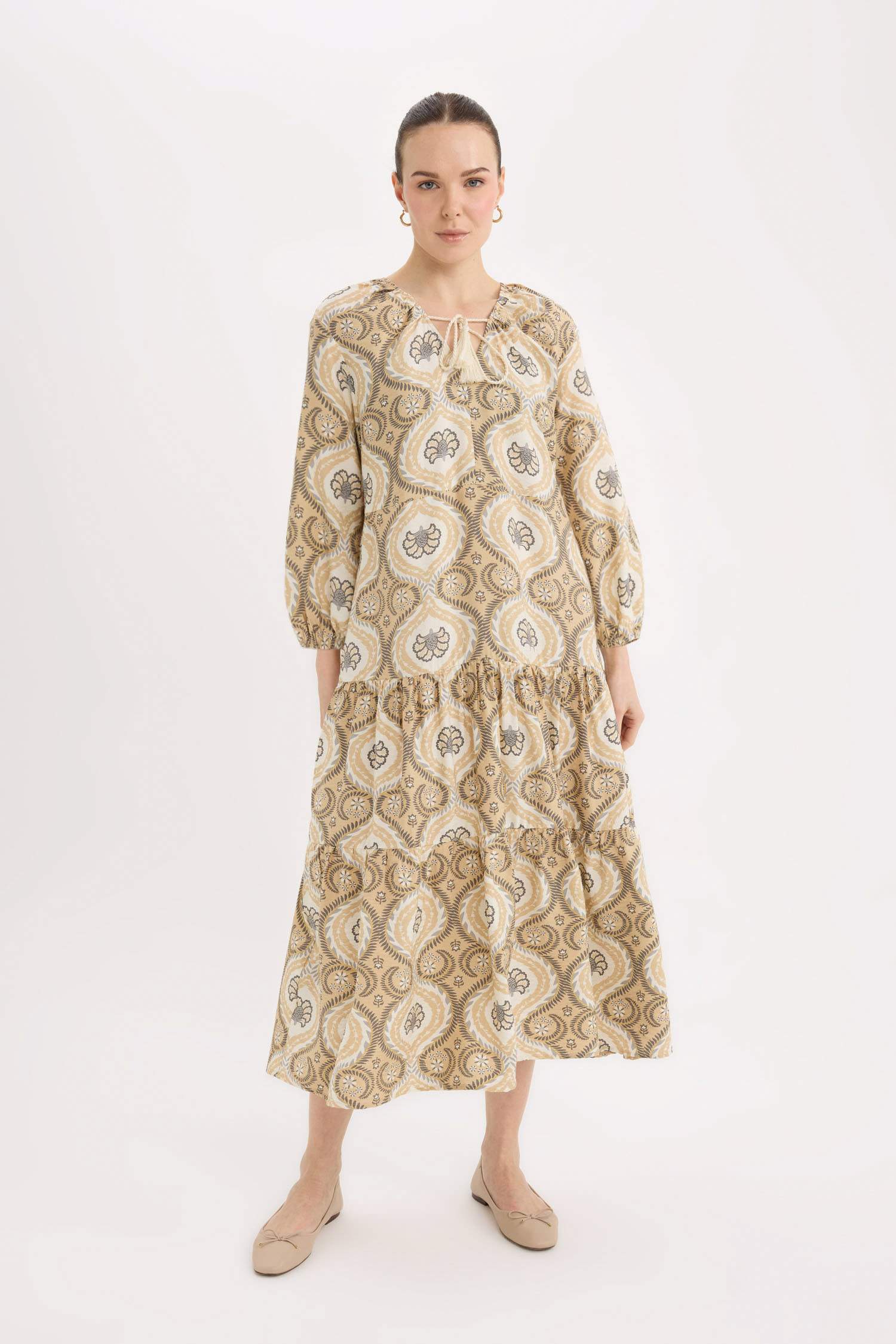 فستان طويل بقصة A بياقة V