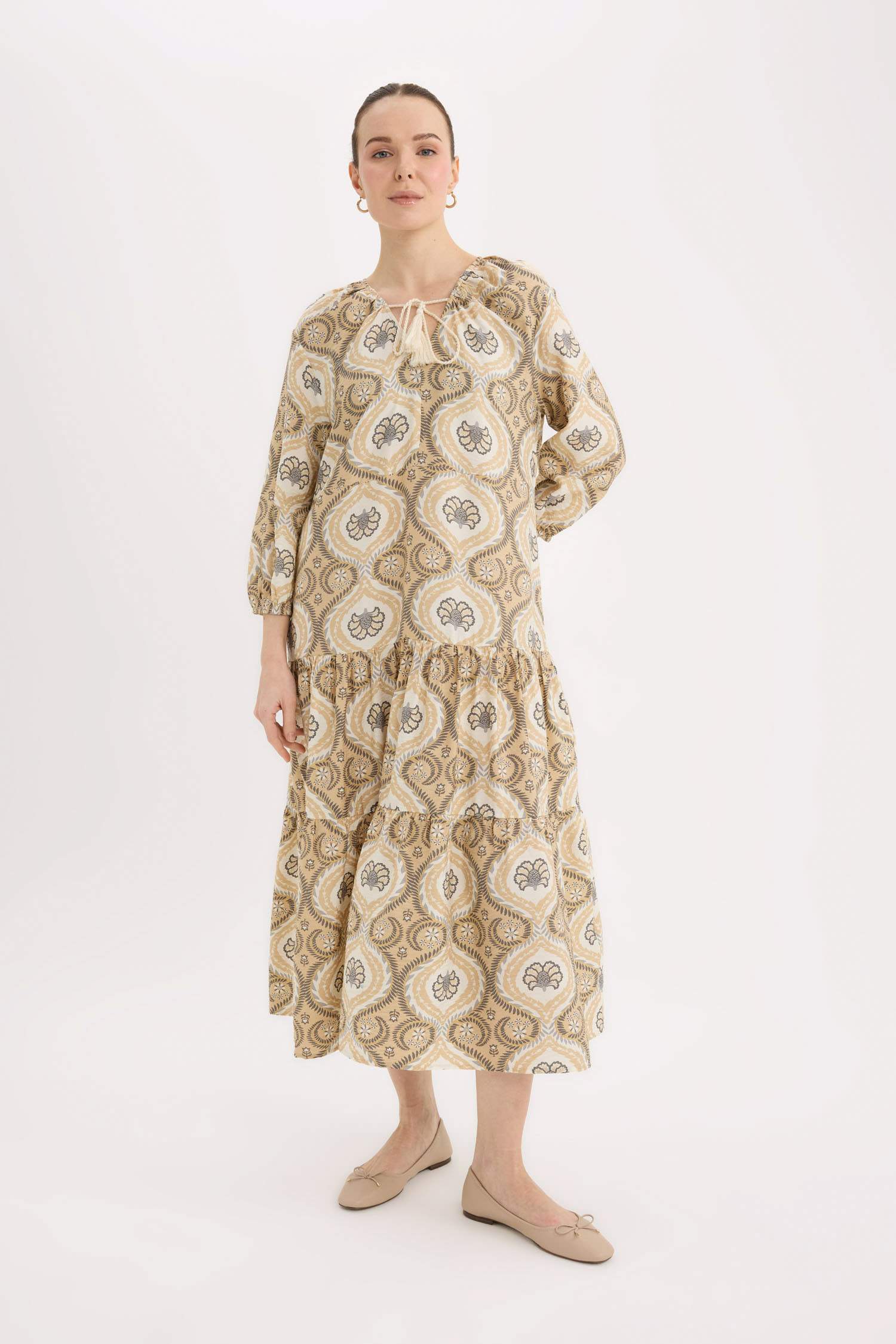 فستان طويل بقصة A بياقة V