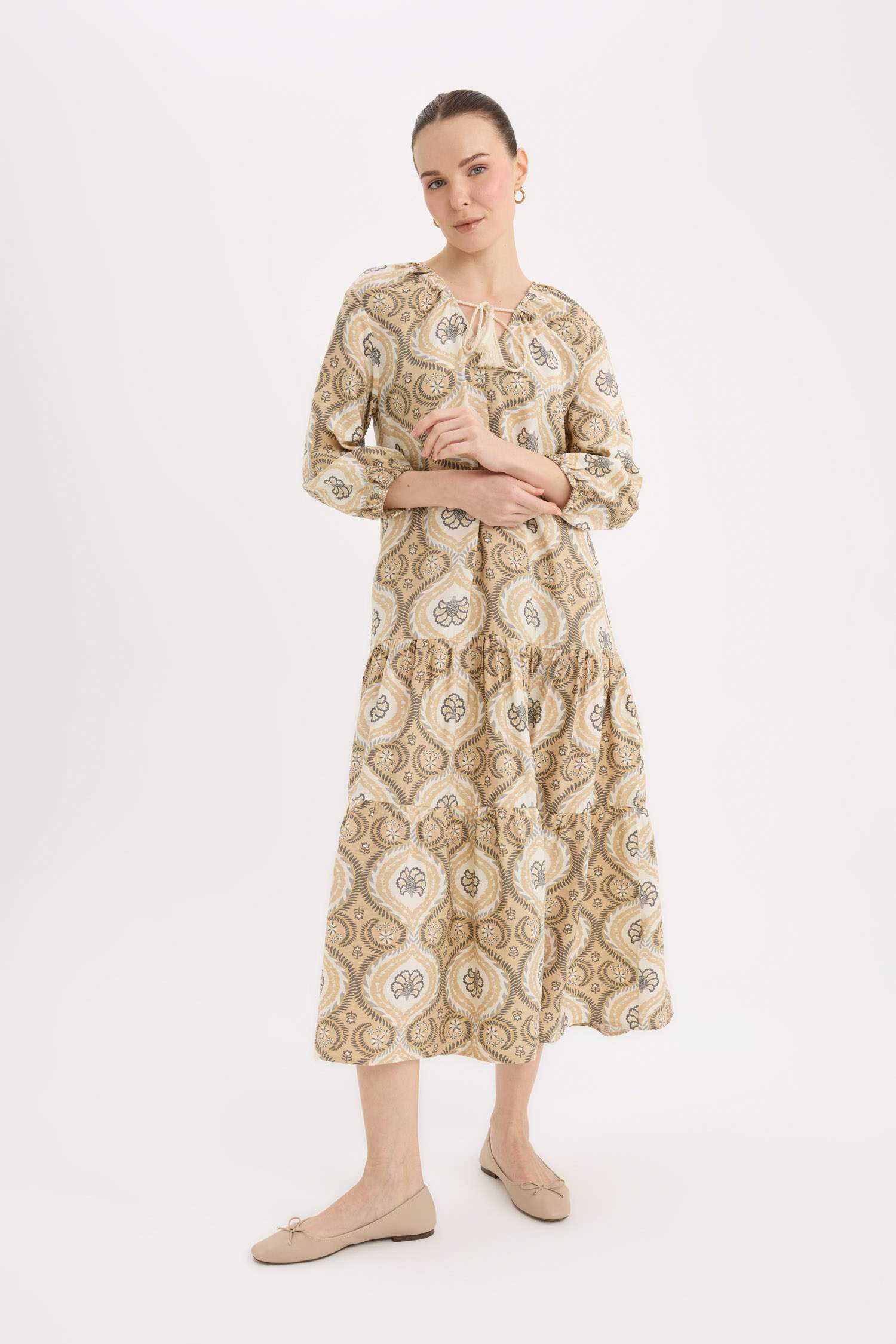 فستان طويل بقصة A بياقة V