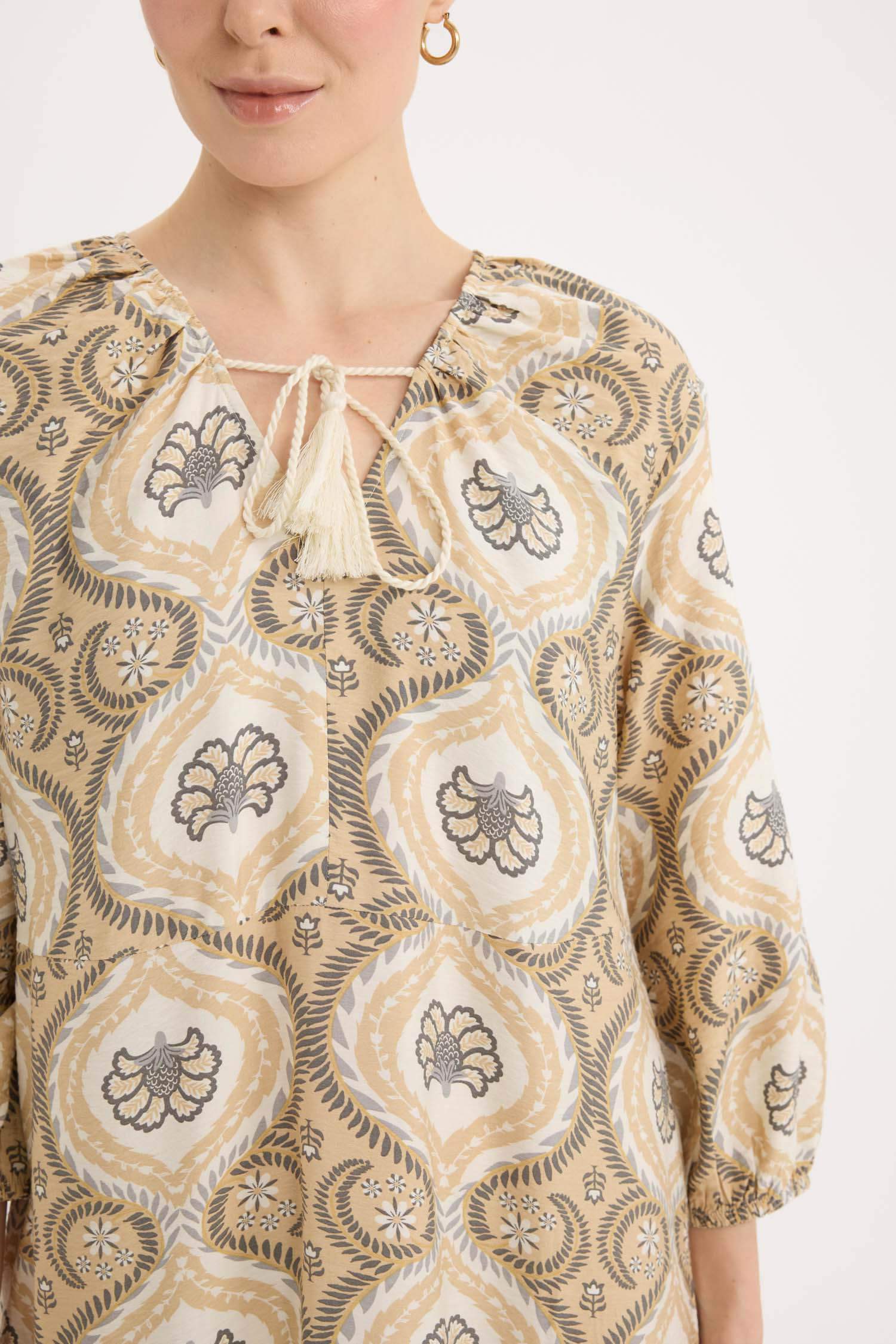 فستان طويل بقصة A بياقة V