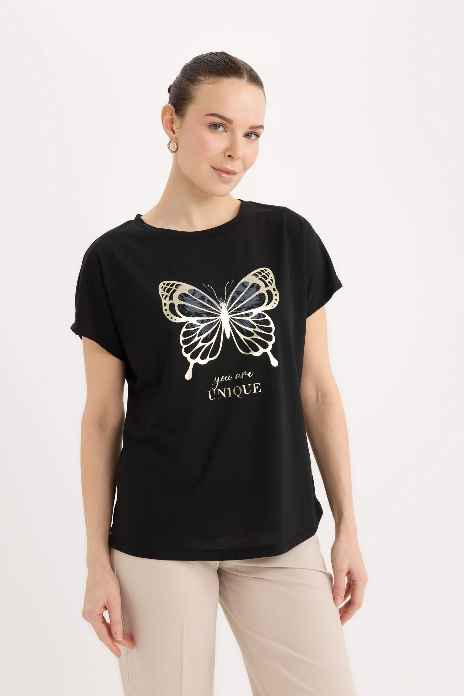 Bisiklet Yaka Kelebek Baskılı Kısa Kollu Tişört