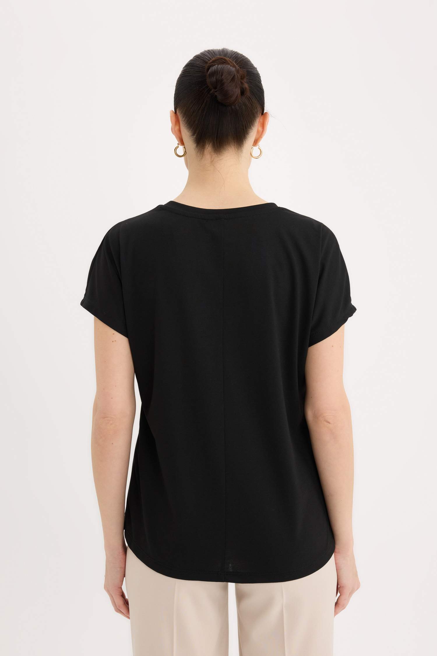 Bisiklet Yaka Kelebek Baskılı Kısa Kollu Tişört