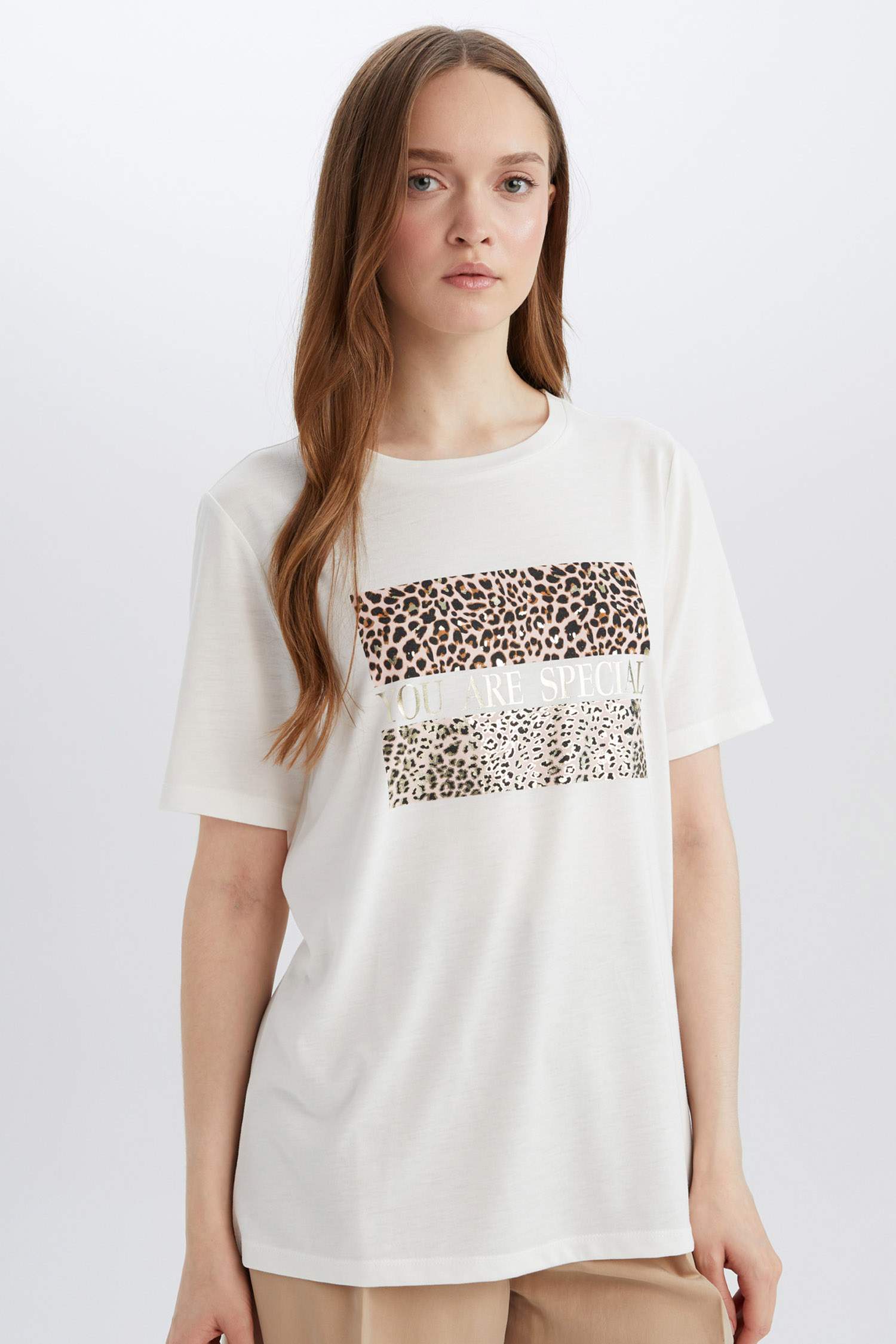 Regular Fit Bisiklet Yaka Leopar Baskılı Kısa Kollu Tişört