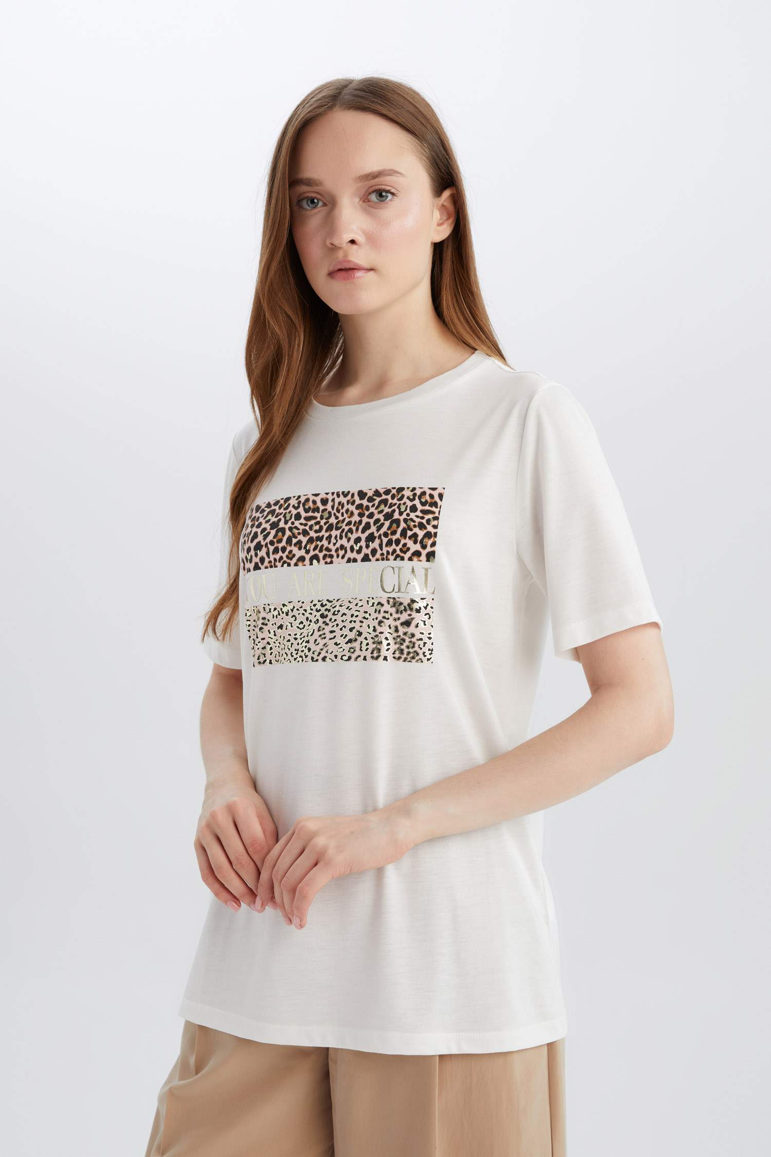 Regular Fit Bisiklet Yaka Leopar Baskılı Kısa Kollu Tişört