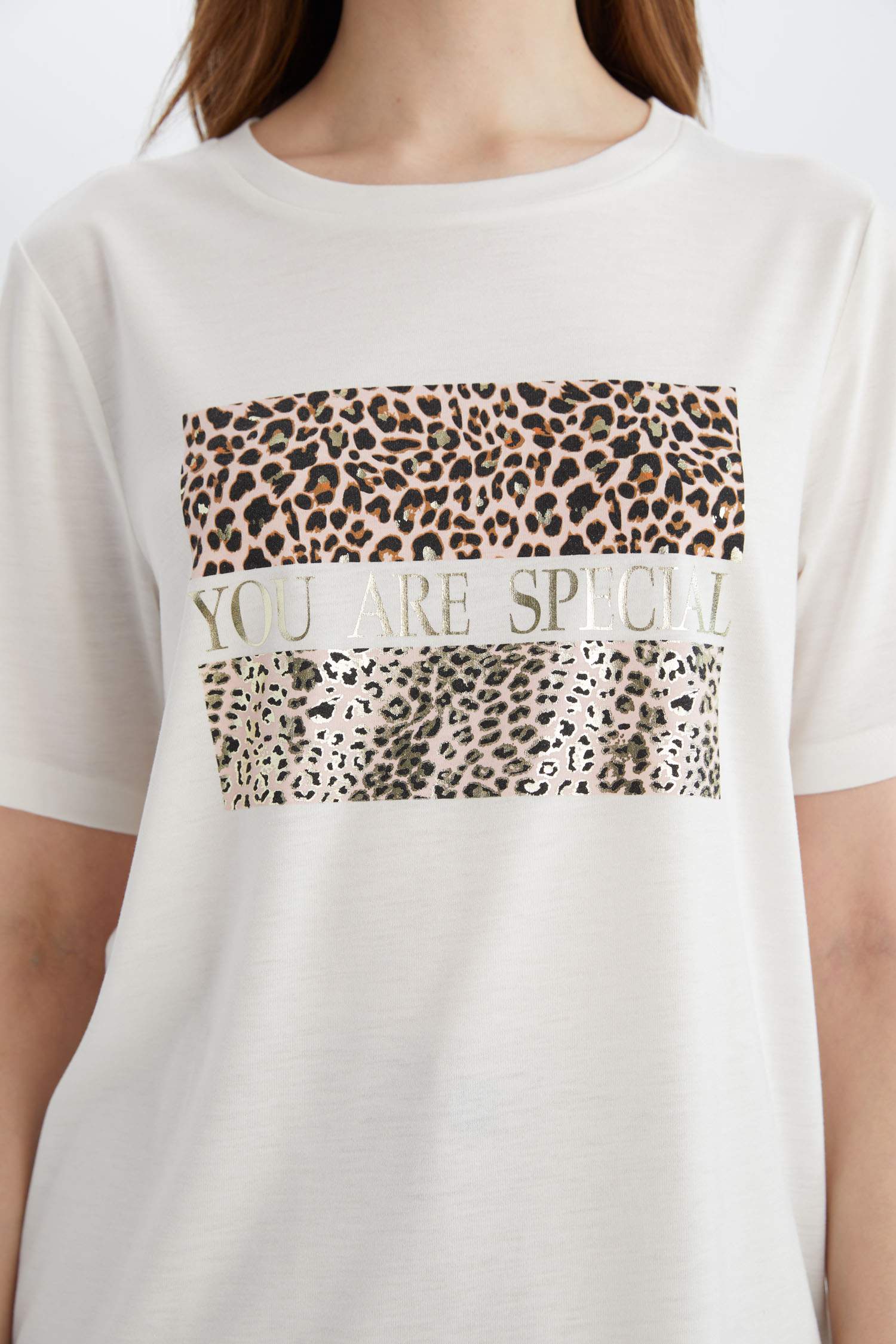 Regular Fit Bisiklet Yaka Leopar Baskılı Kısa Kollu Tişört