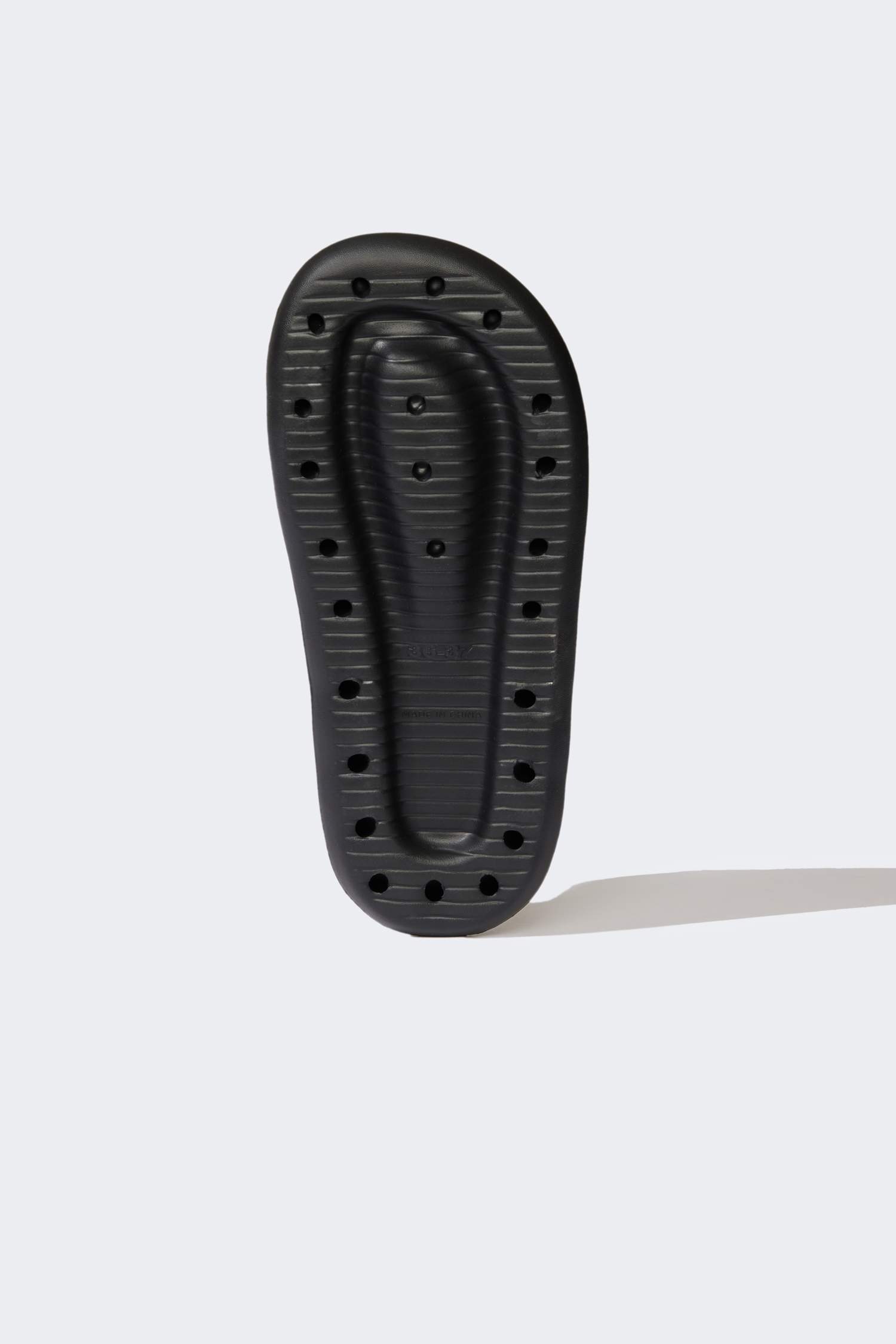 شبشب حريمي إيفا بكعب مسطح بشريط مزدوج أسود