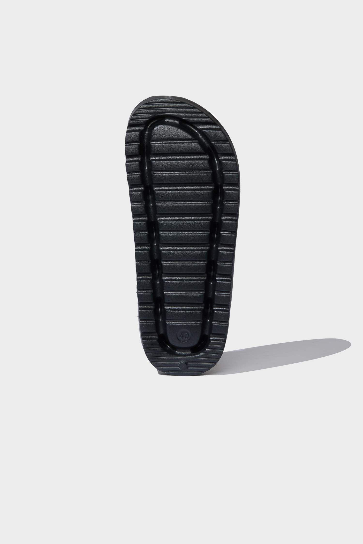 شبشب حريمي إيفا أسود بكعب مسطح بشريط مزدوج