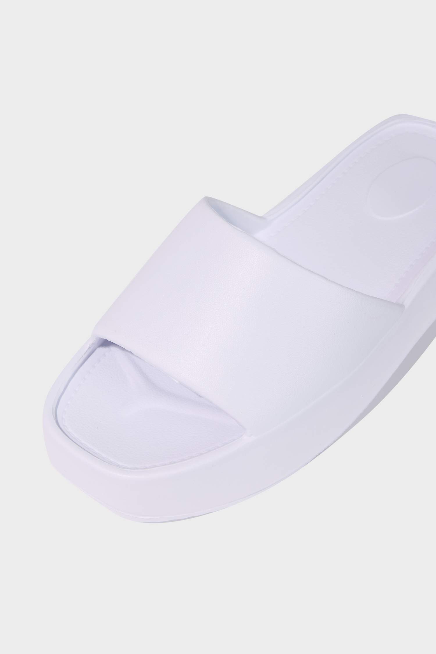 شبشب إيفا بكعب مسطح