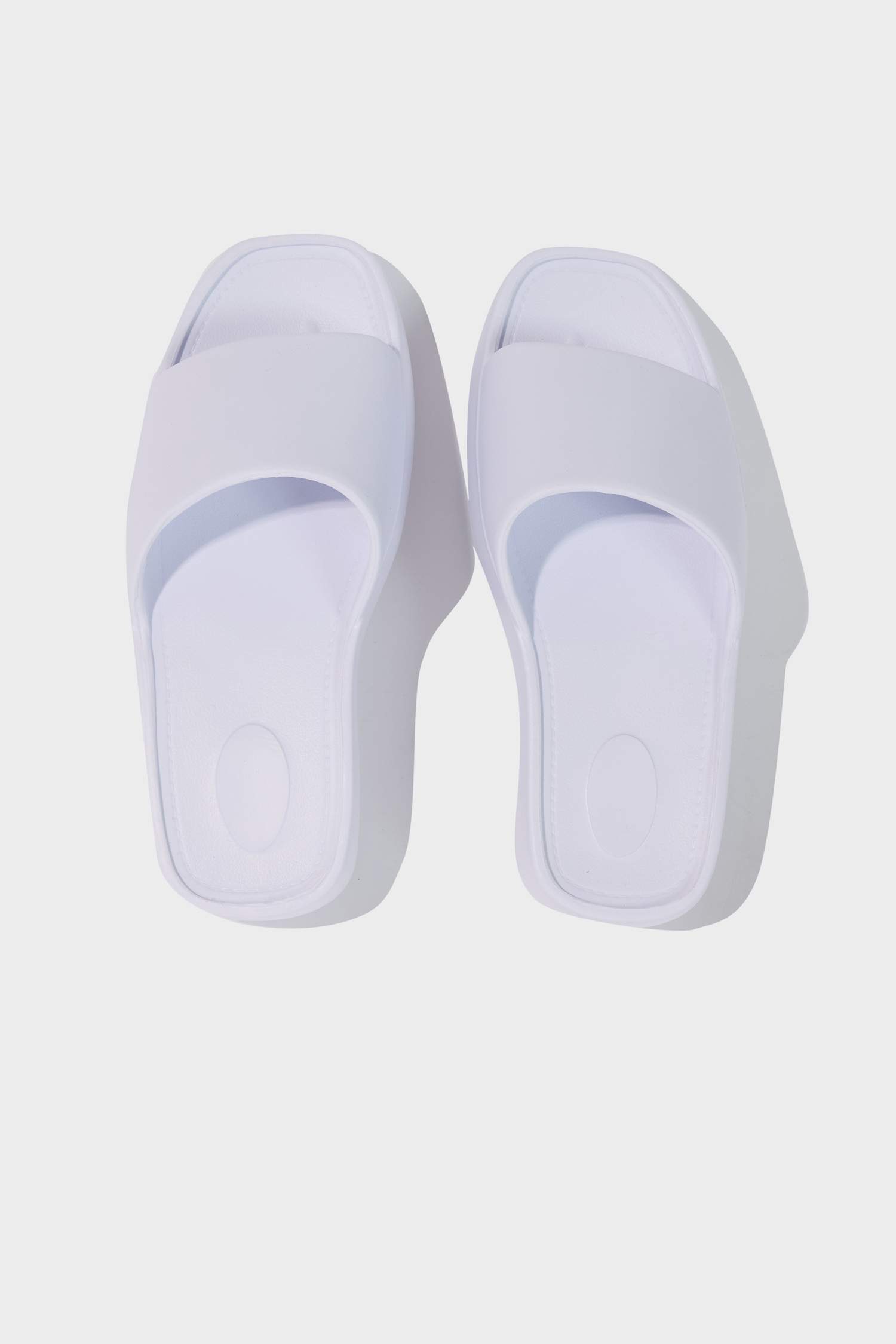 شبشب إيفا بكعب مسطح