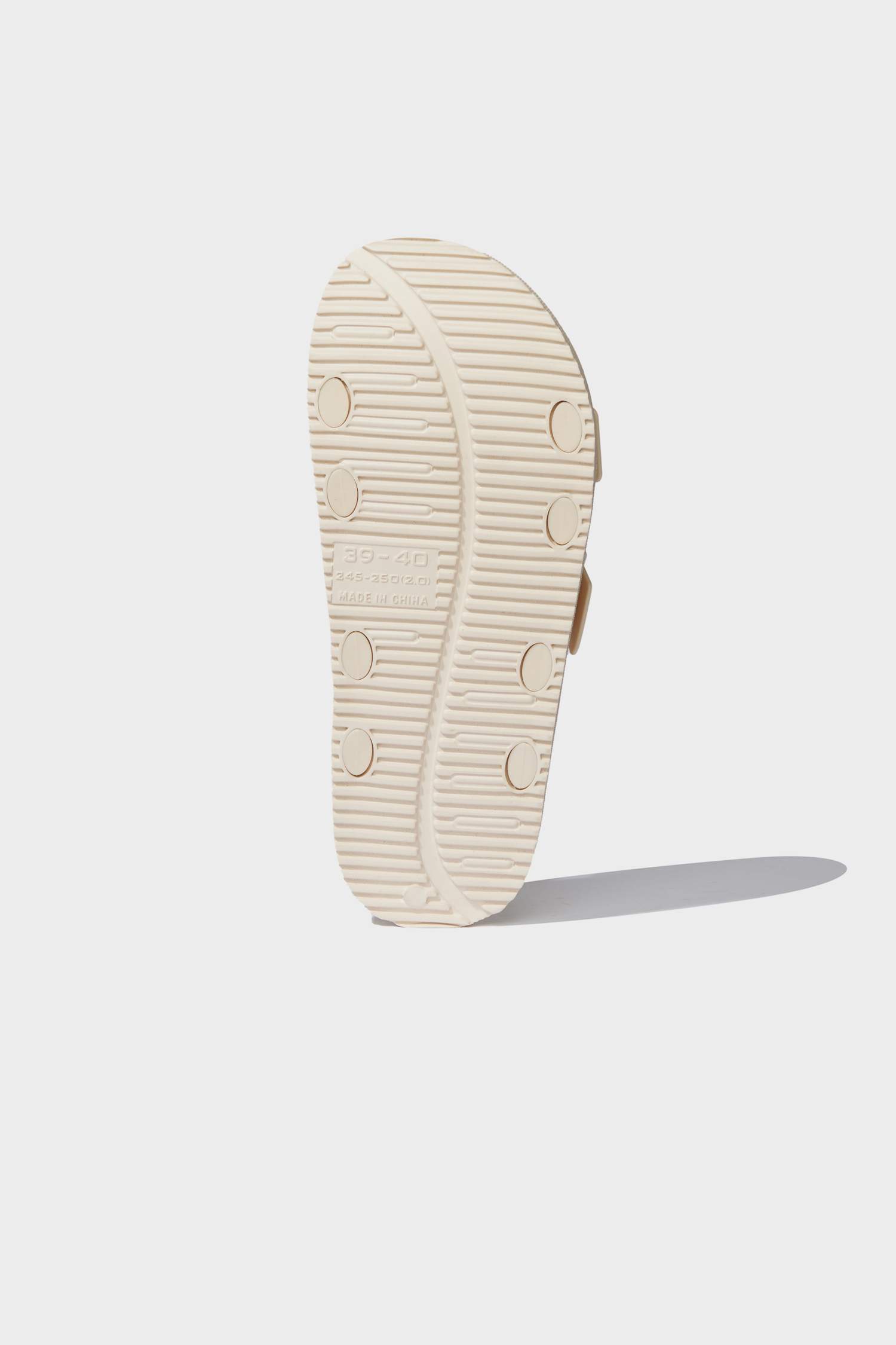 شبشب نسائي جلد صناعي بكعب مسطح