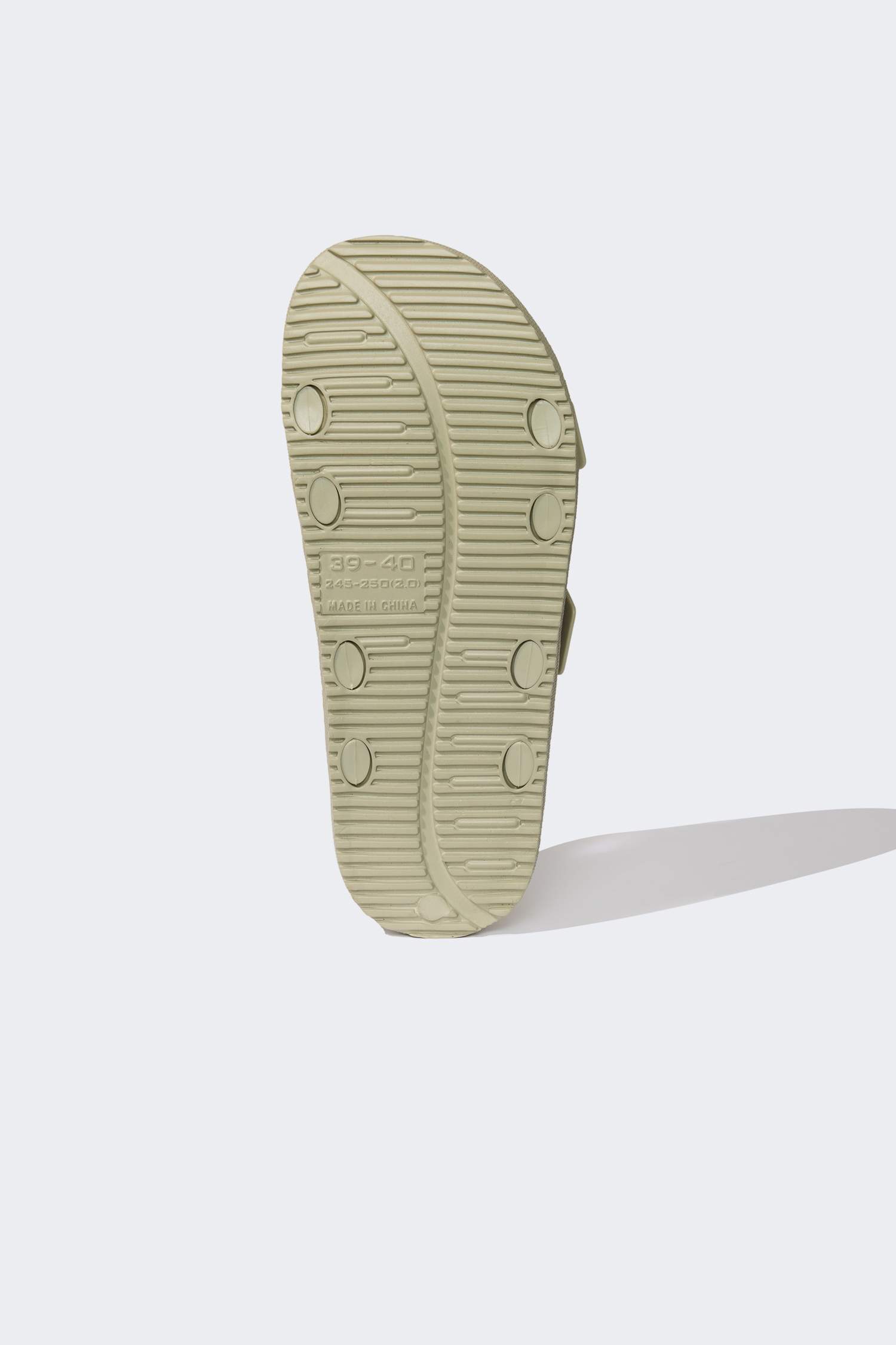 شبشب نسائي جلد صناعي بكعب مسطح