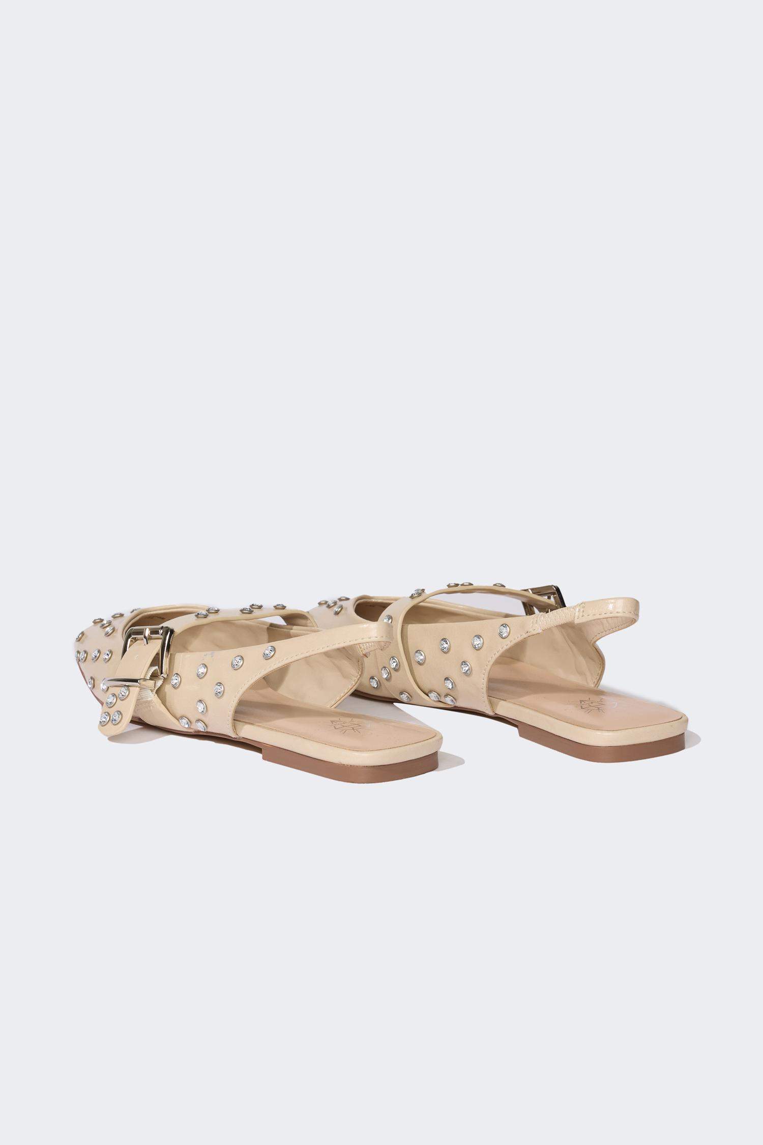 حذاء فلات بكعب مسطح