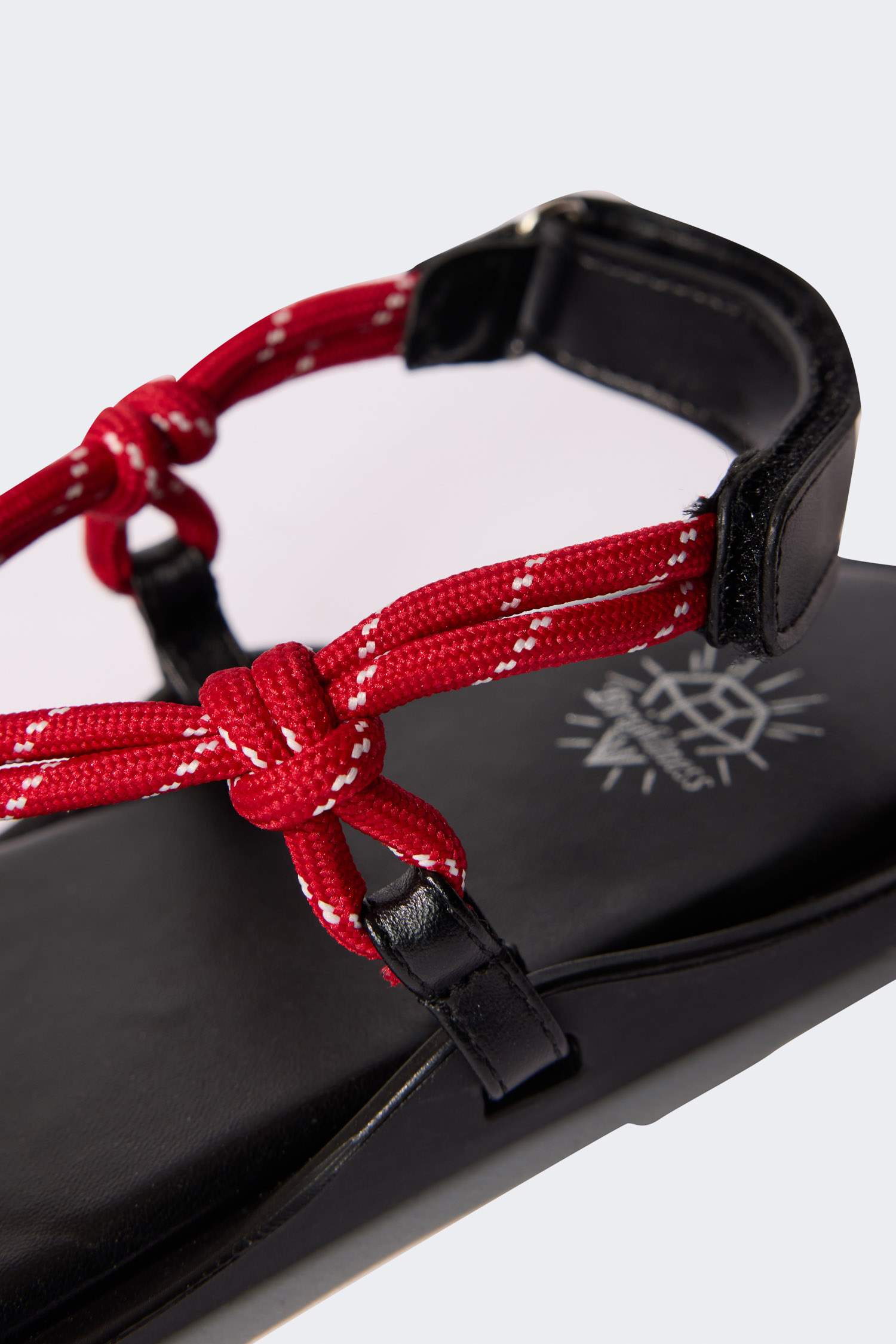 Әйелдерге полиуретан жалпақ табан сандалдар