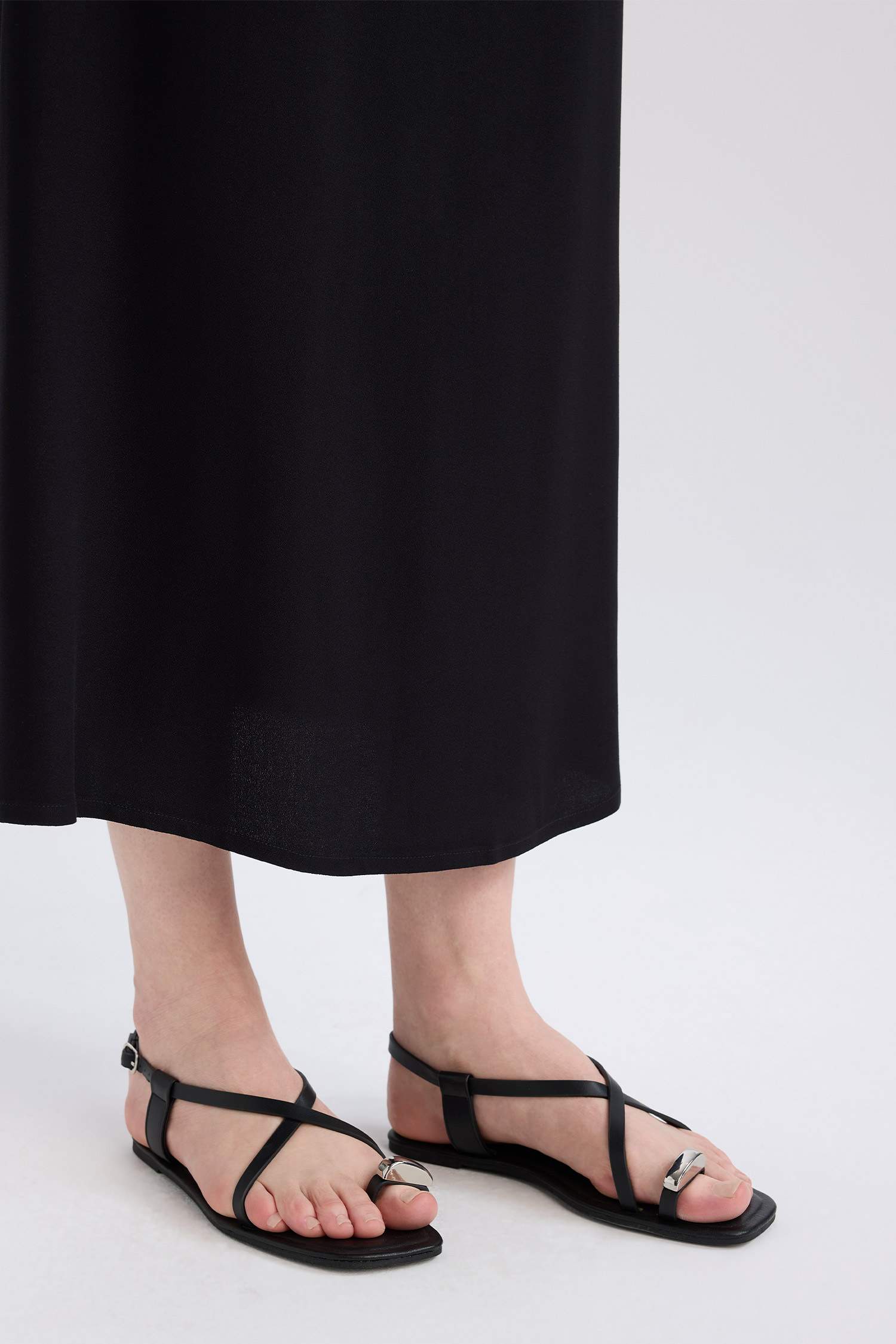 Woman Stoned Flat Sole Faux Leather Sandals