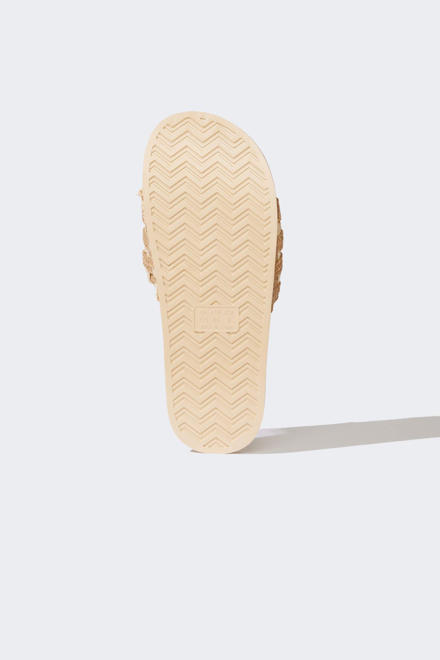 شبشب نسائي جلد صناعي بكعب مسطح