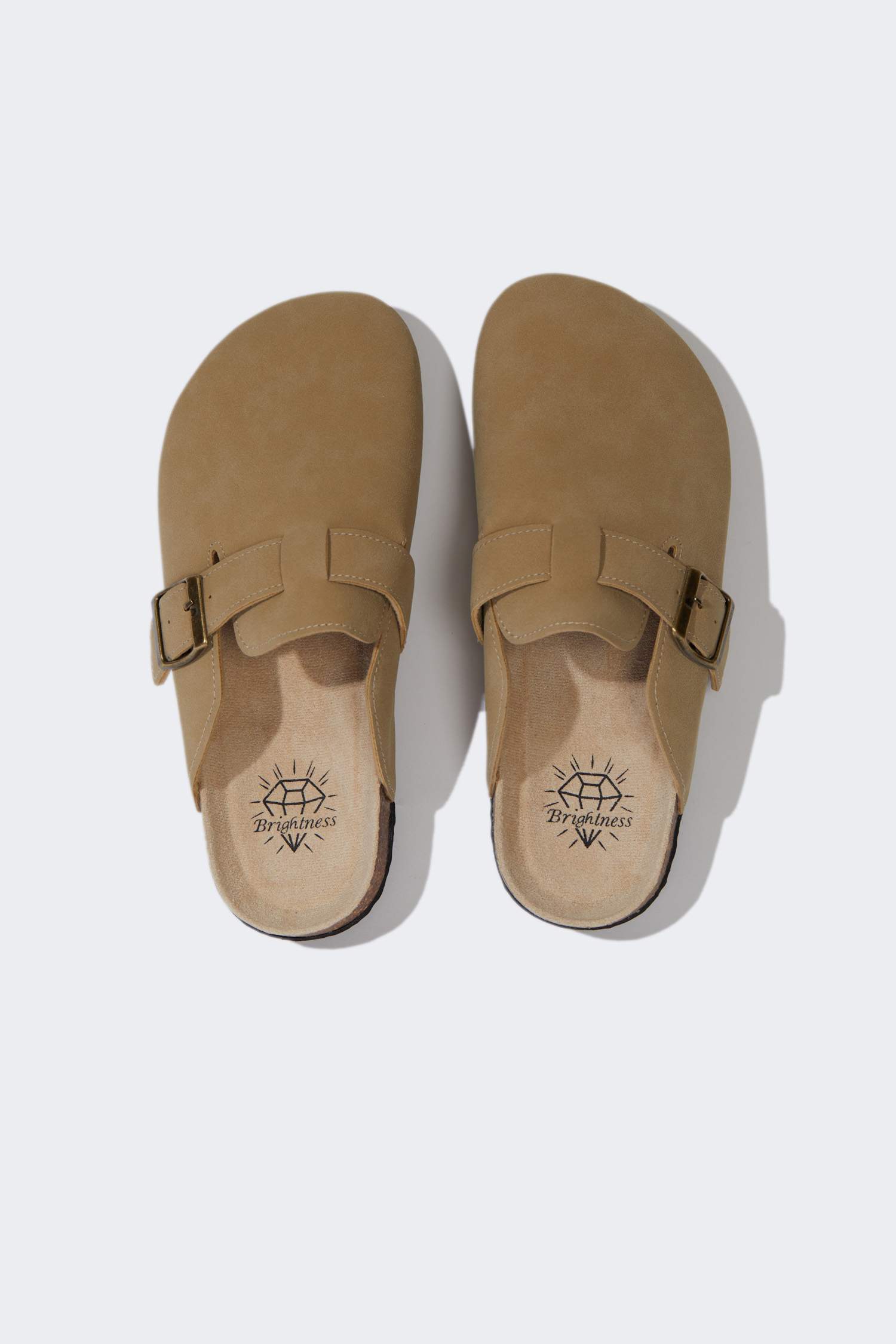 شبشب نسائي جلد صناعي بكعب مسطح بني