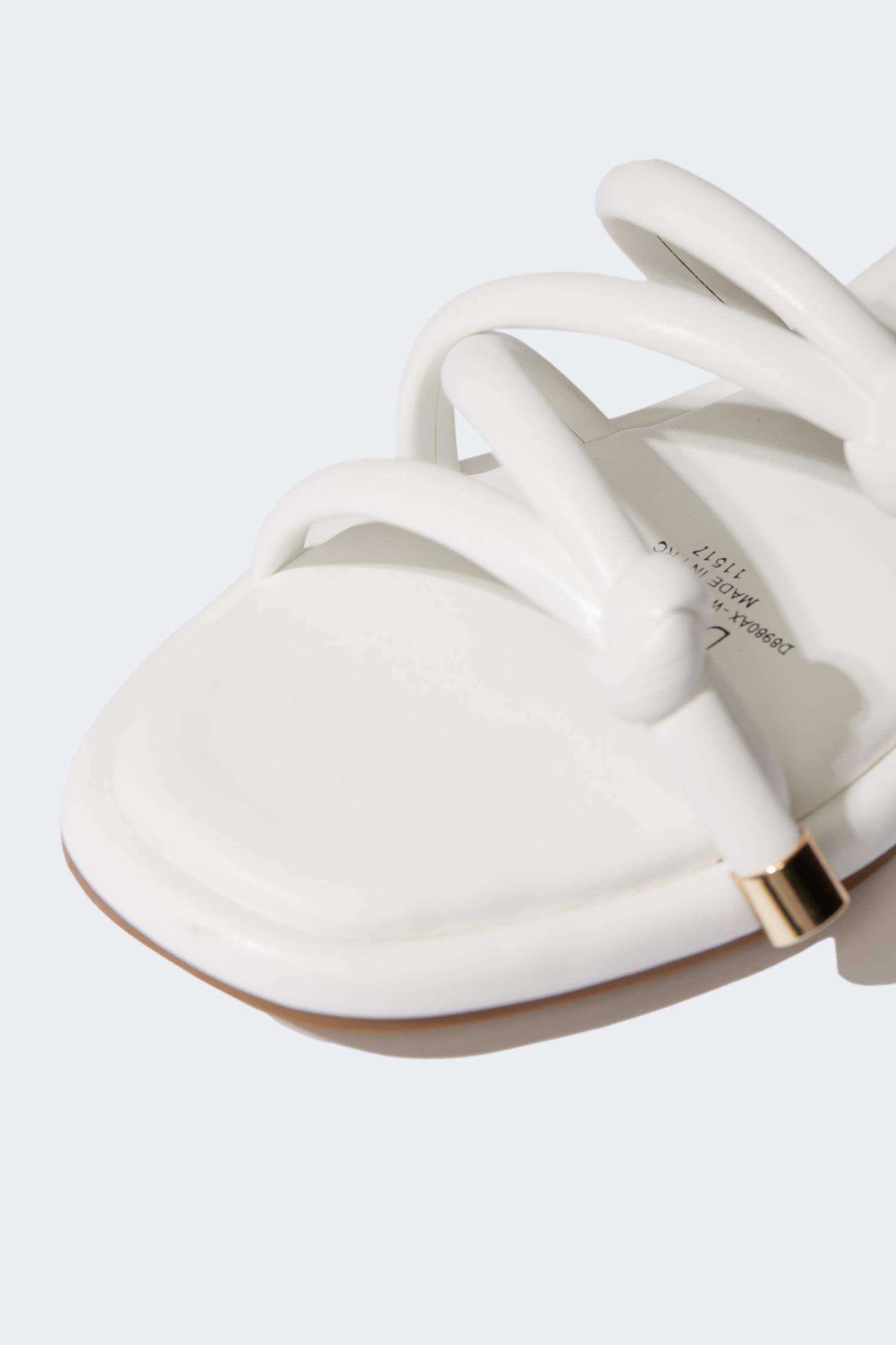 شبشب حريمي جلد صناعي بكعب مسطح اوف وايت