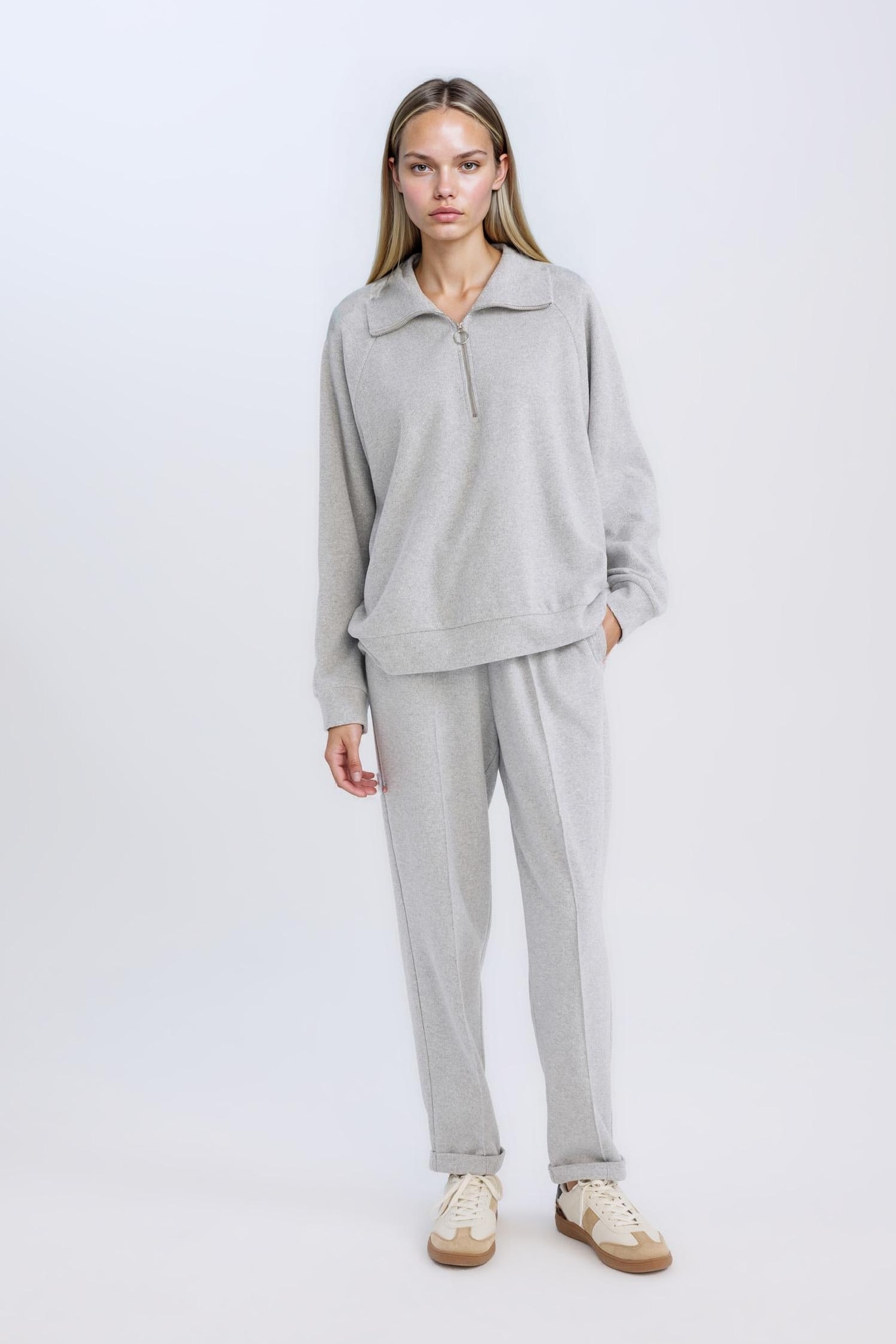 بنطلون بيزك قصة عادية بجيب وخصر مطاطي