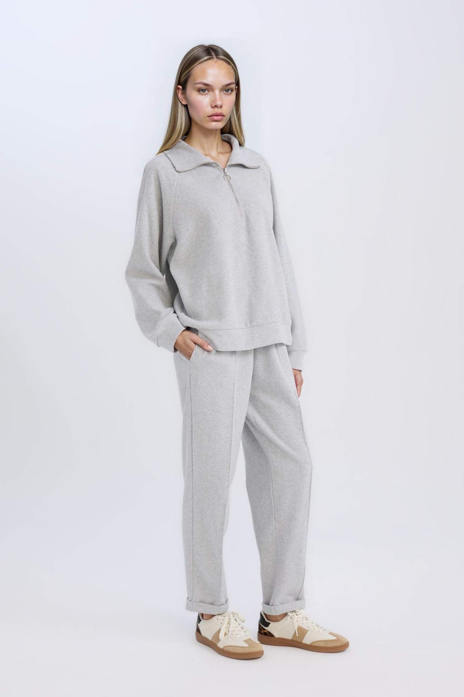 بنطلون بيزك قصة عادية بجيب وخصر مطاطي