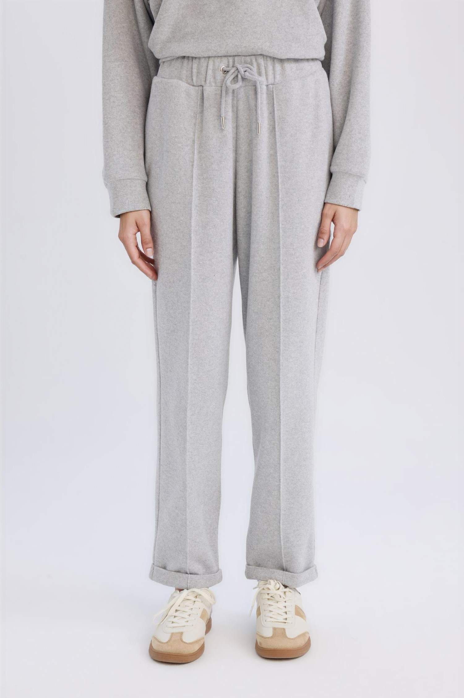 بنطلون بيزك قصة عادية بجيب وخصر مطاطي