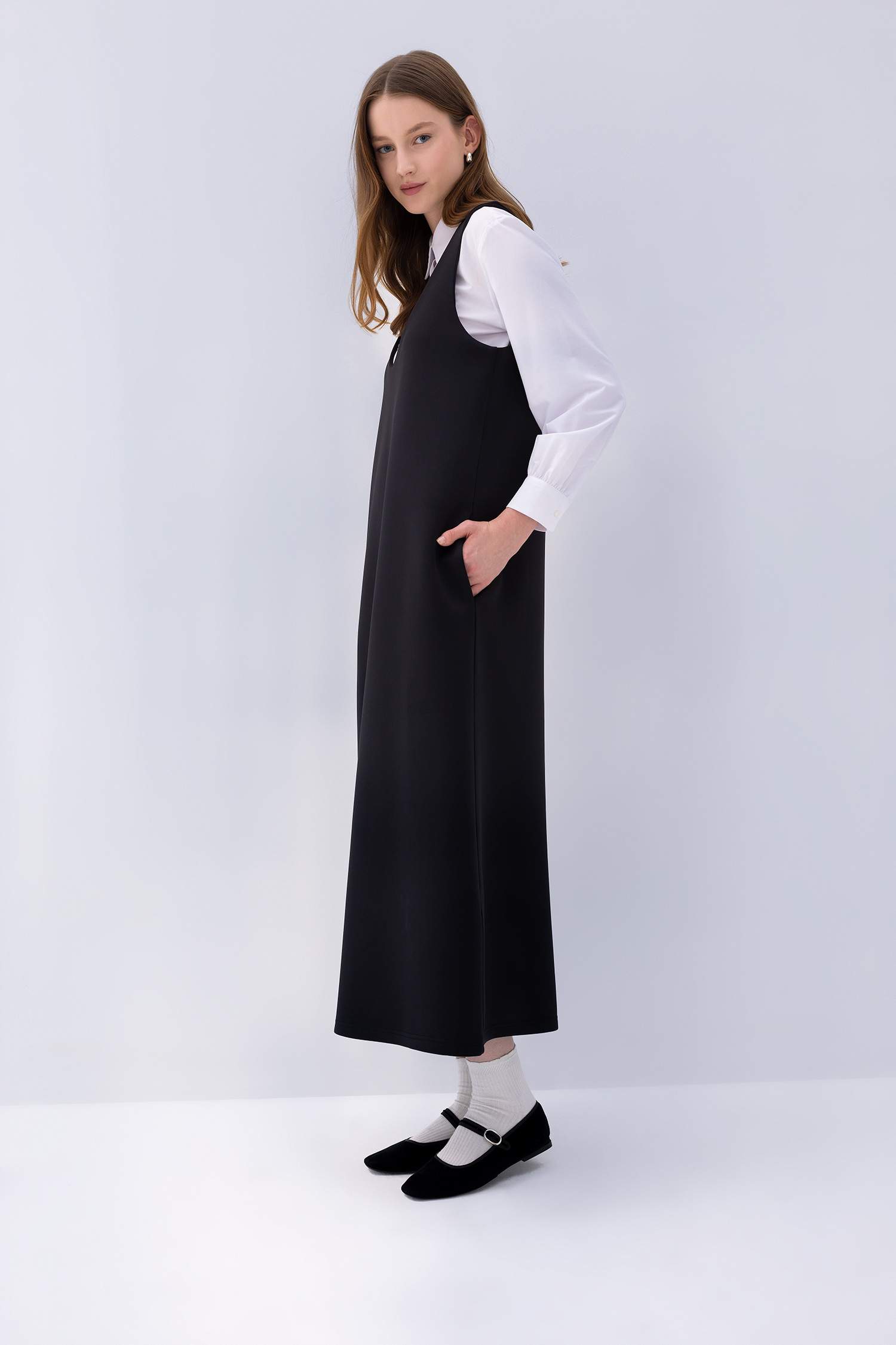 Relax Fit Yuvarlak Yaka Skuba Dalgıç Kumaş Kolsuz Siyah Midi Elbise