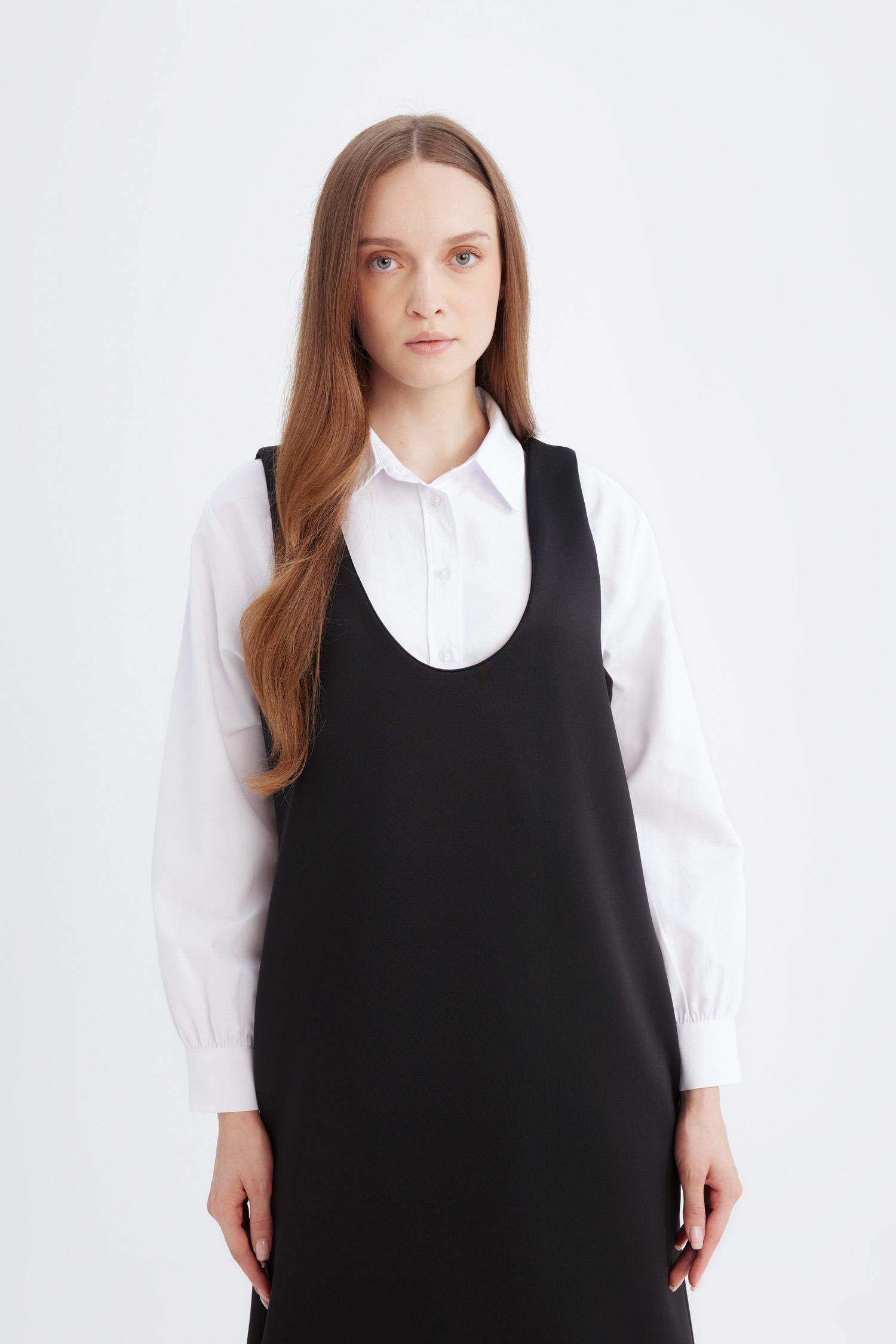 Relax Fit Yuvarlak Yaka Skuba Dalgıç Kumaş Kolsuz Siyah Midi Elbise